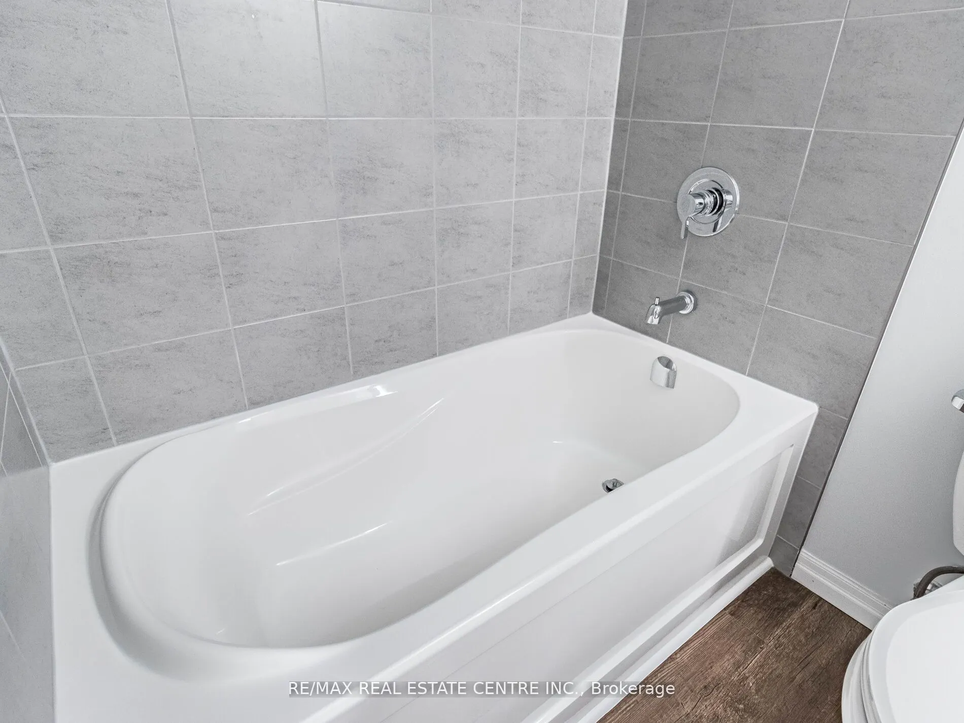 35 Kingsbury Square N, #222