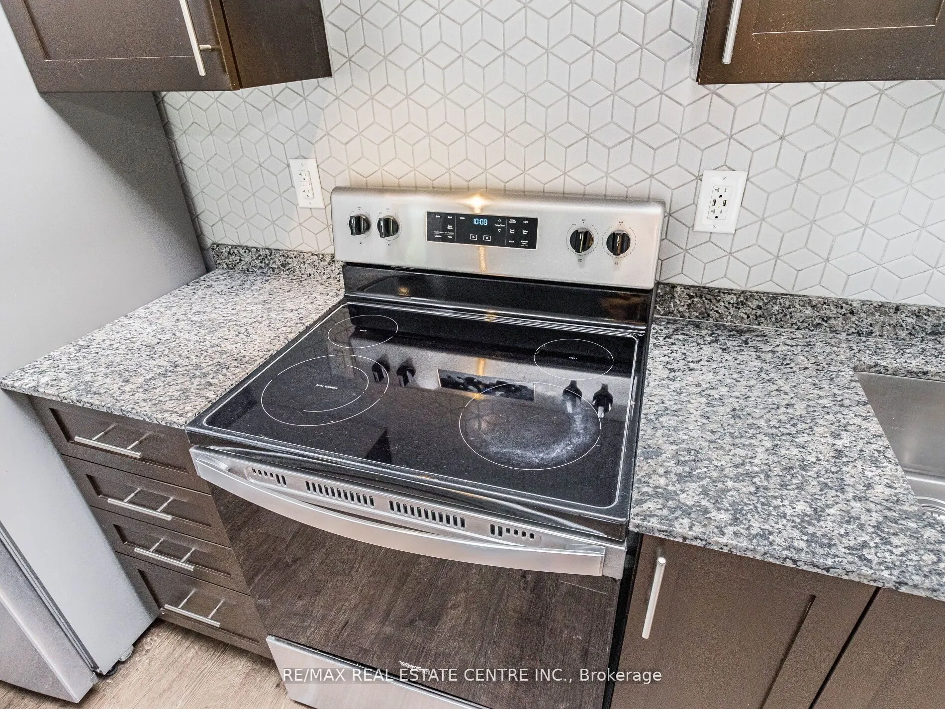 35 Kingsbury Square N, #222