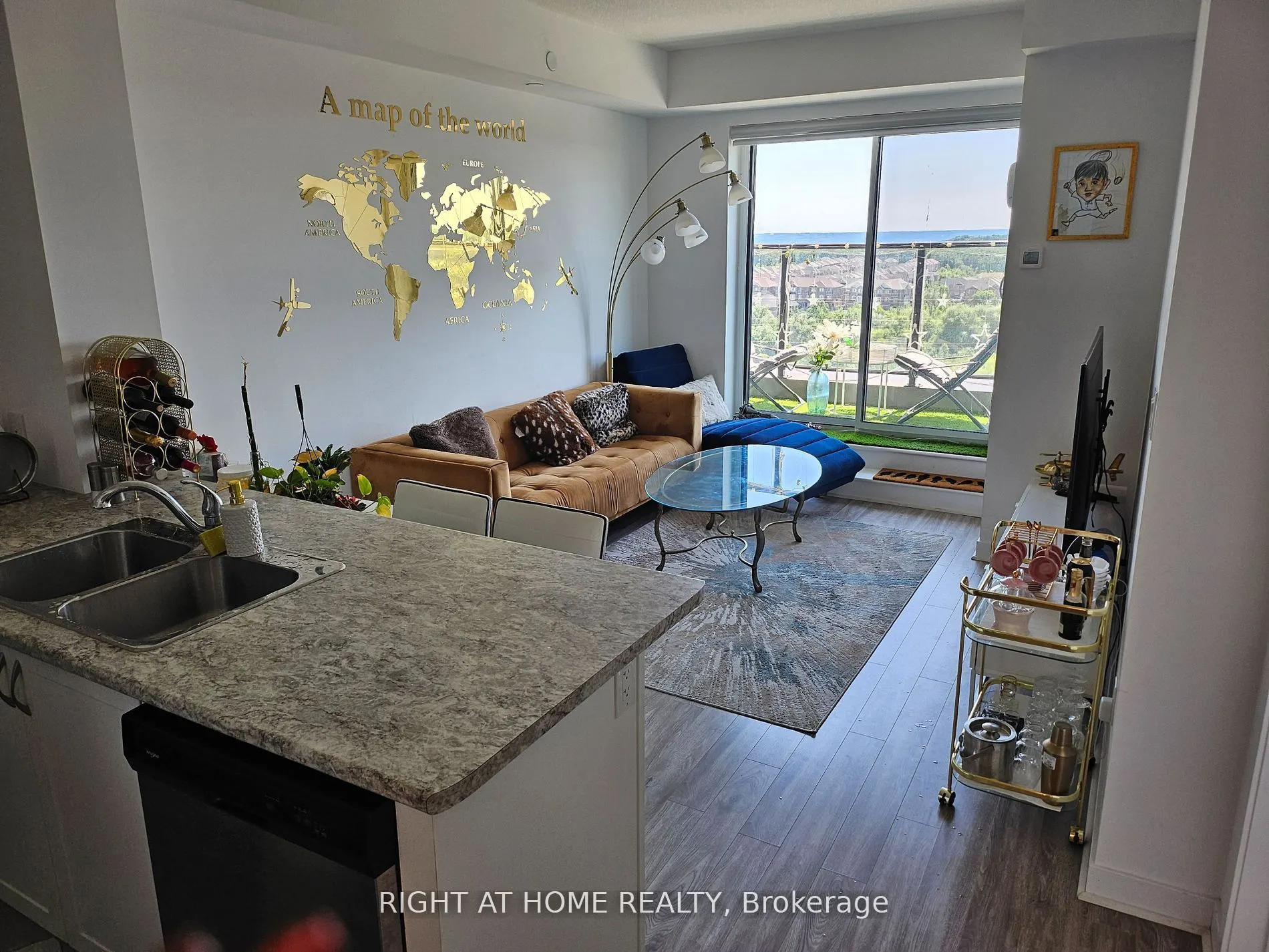 450 Dundas Street E, #912