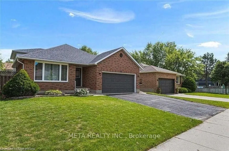 90 PENELOPE Drive W