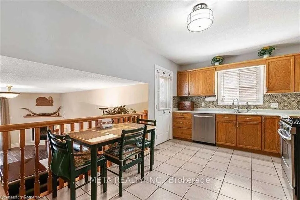 90 PENELOPE Drive W