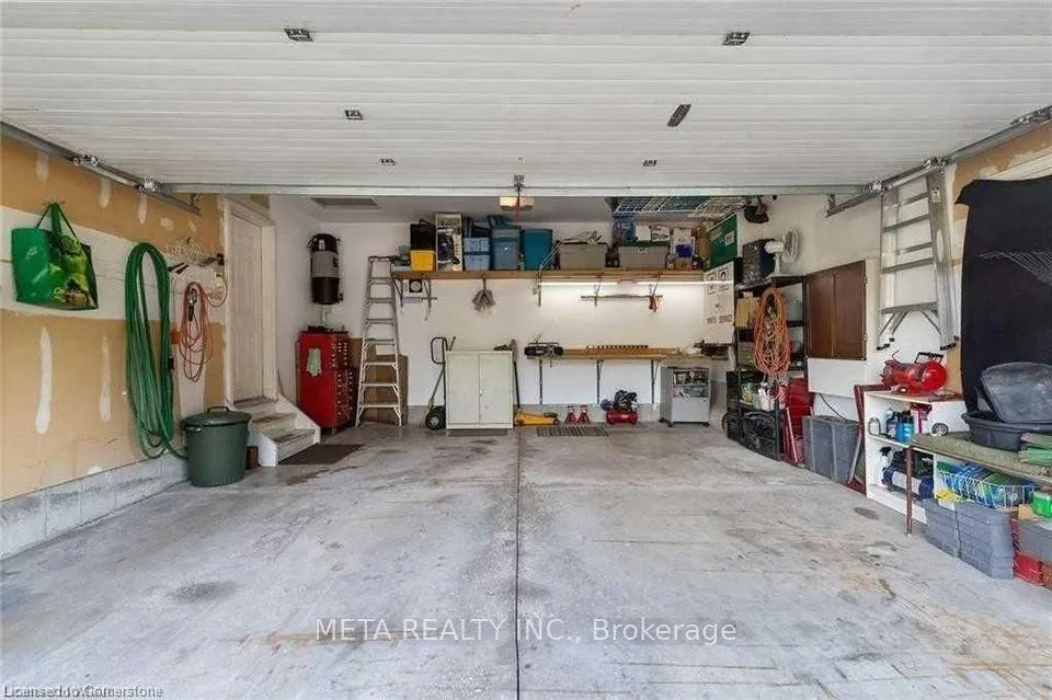 90 PENELOPE Drive W
