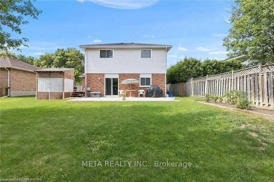 90 PENELOPE Drive W