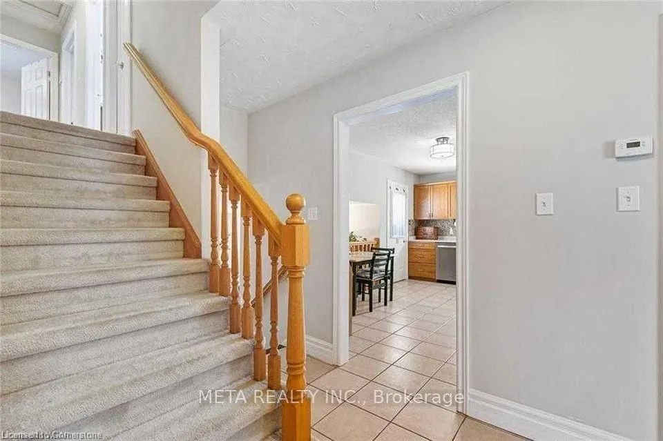 90 PENELOPE Drive W