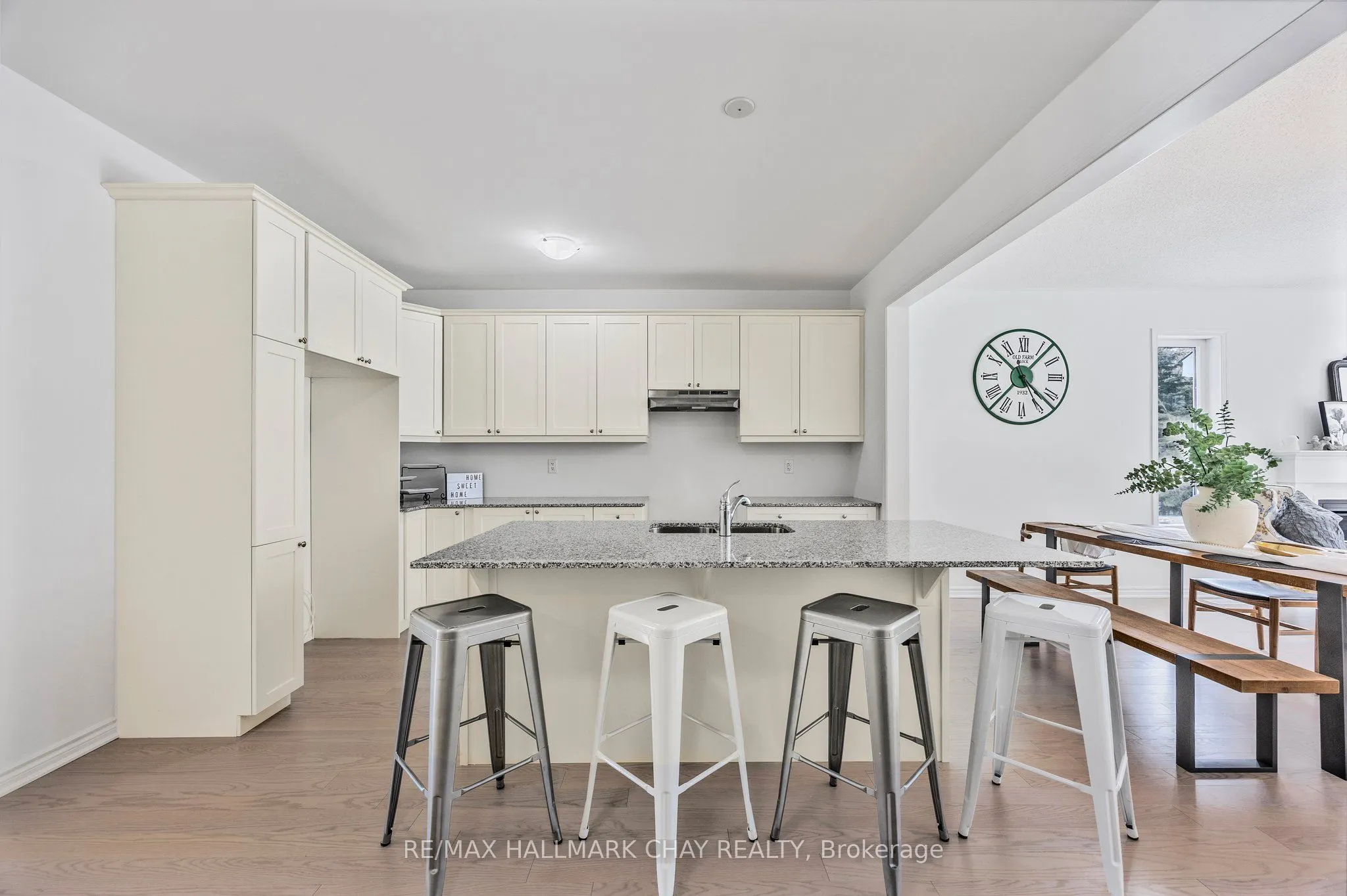 12 Dyer Crescent