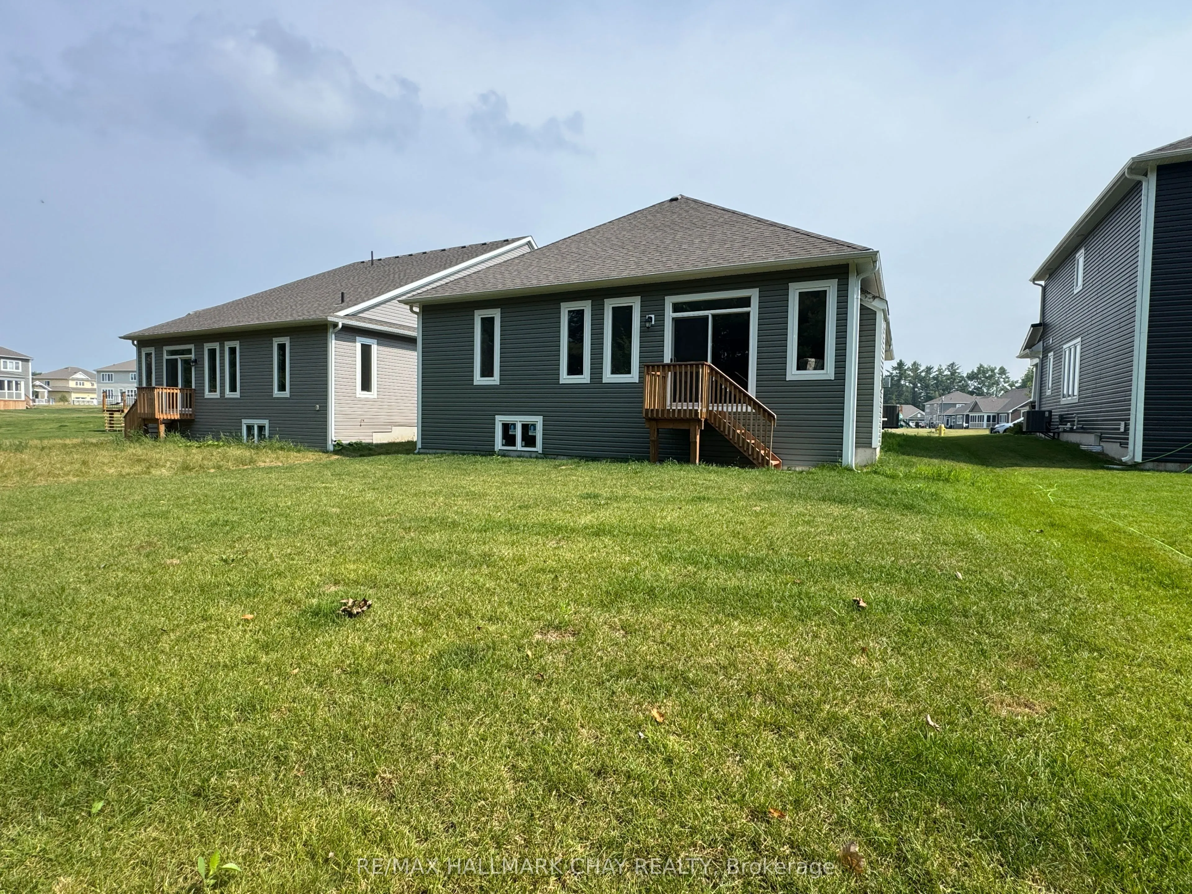 12 Dyer Crescent