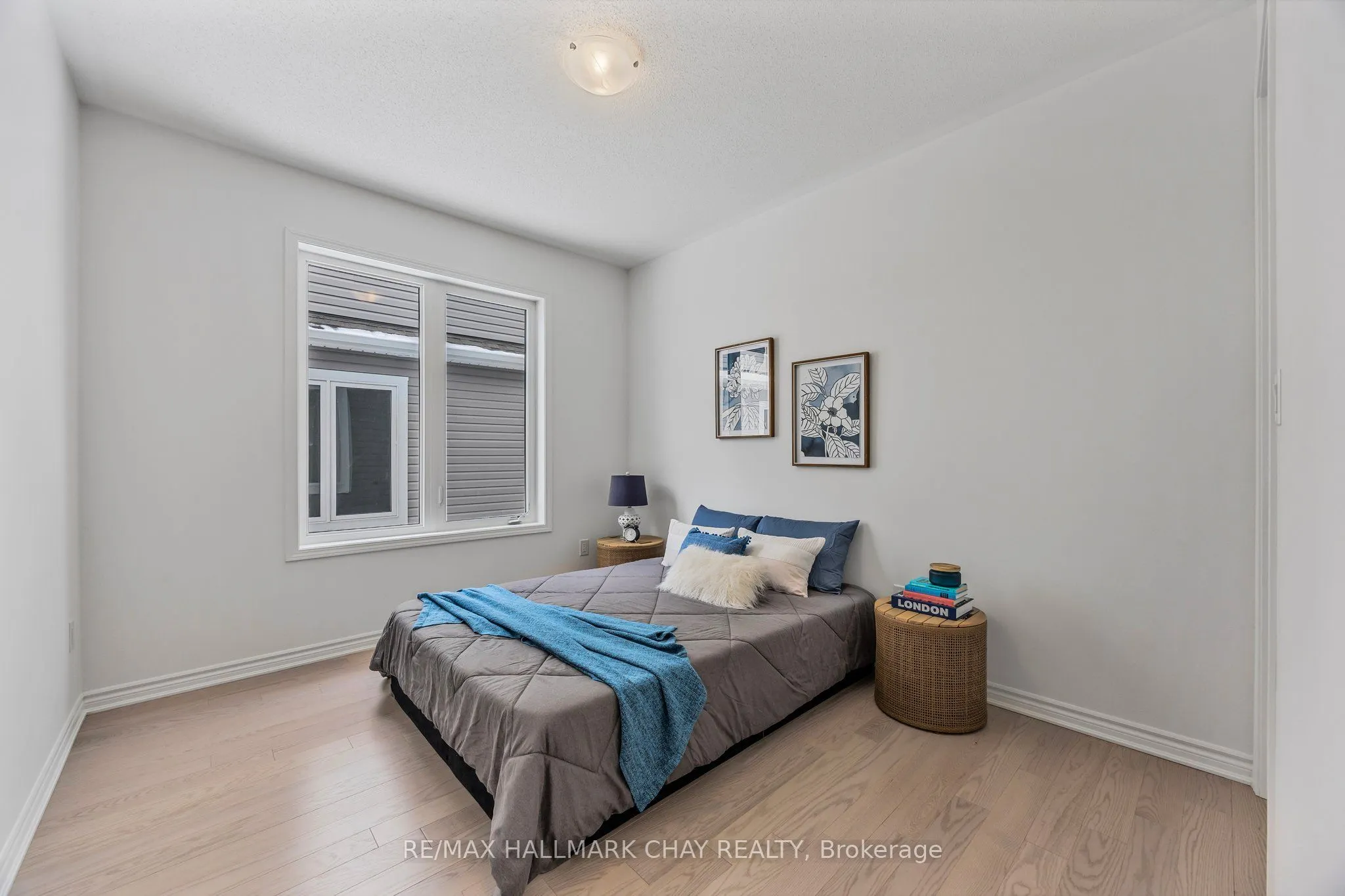 12 Dyer Crescent