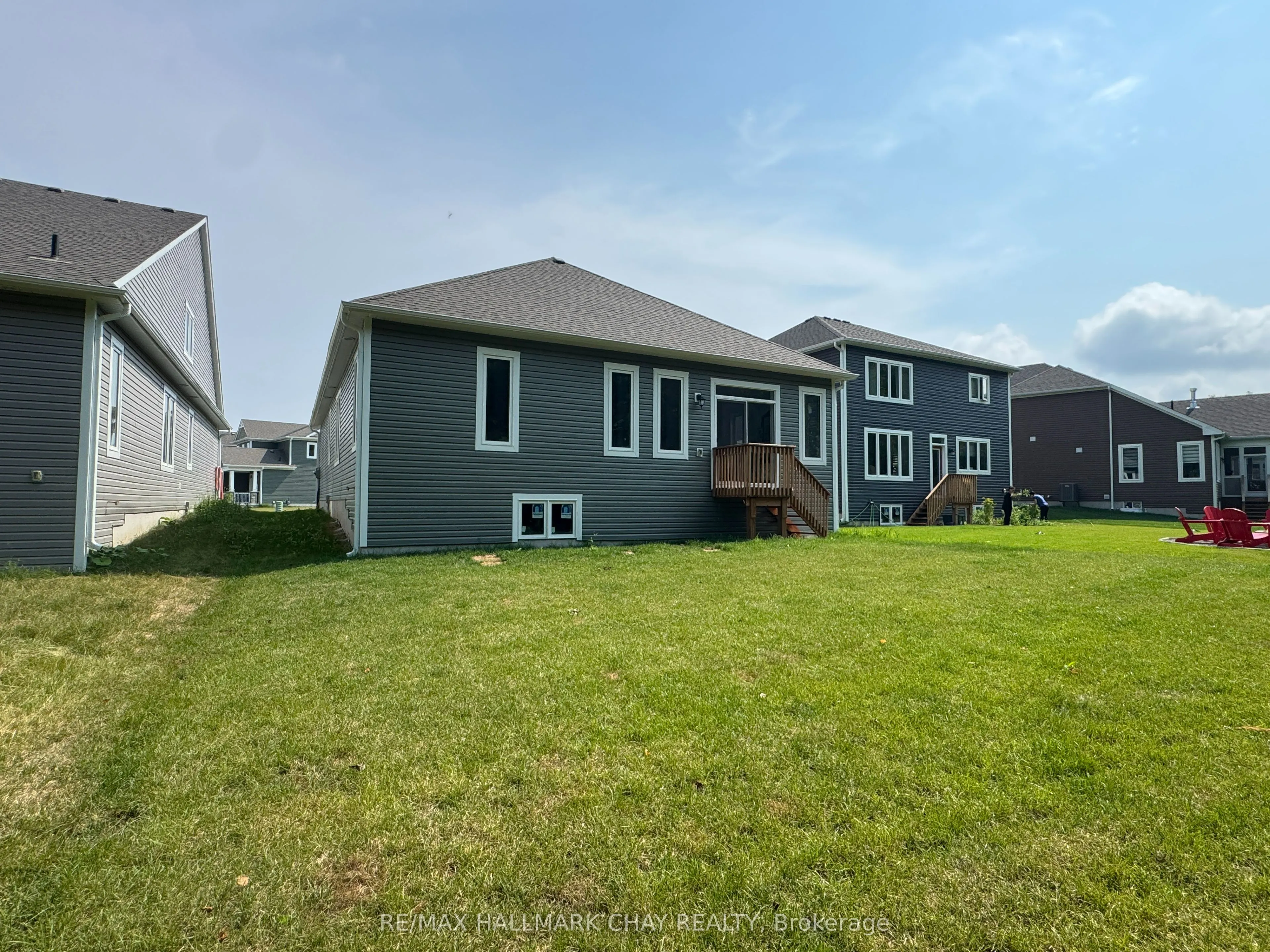 12 Dyer Crescent