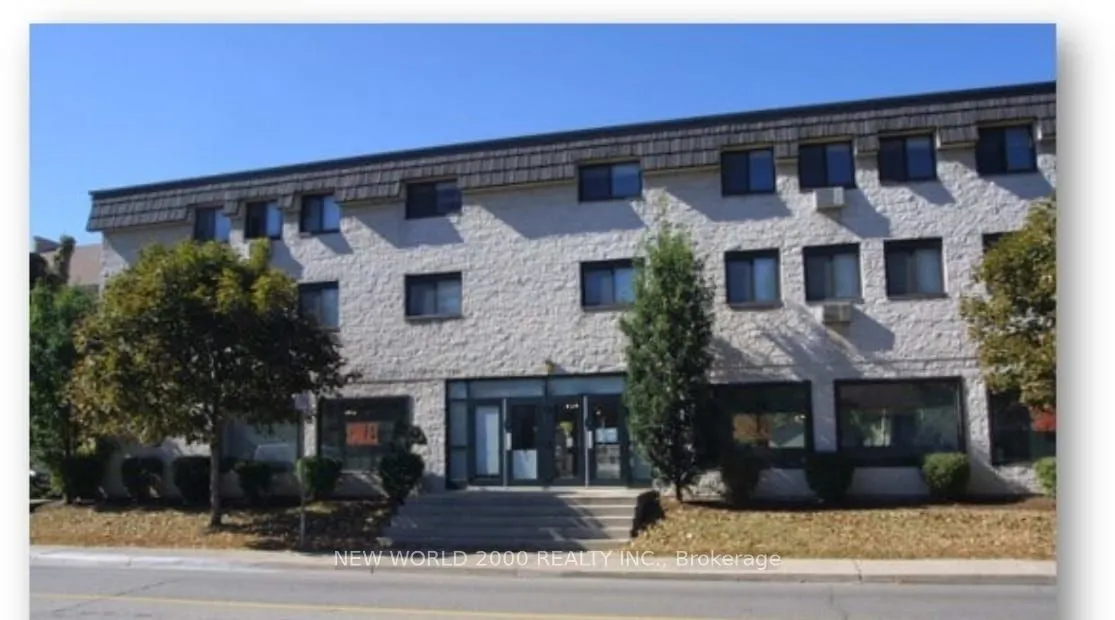 154 Ainslie St N Street