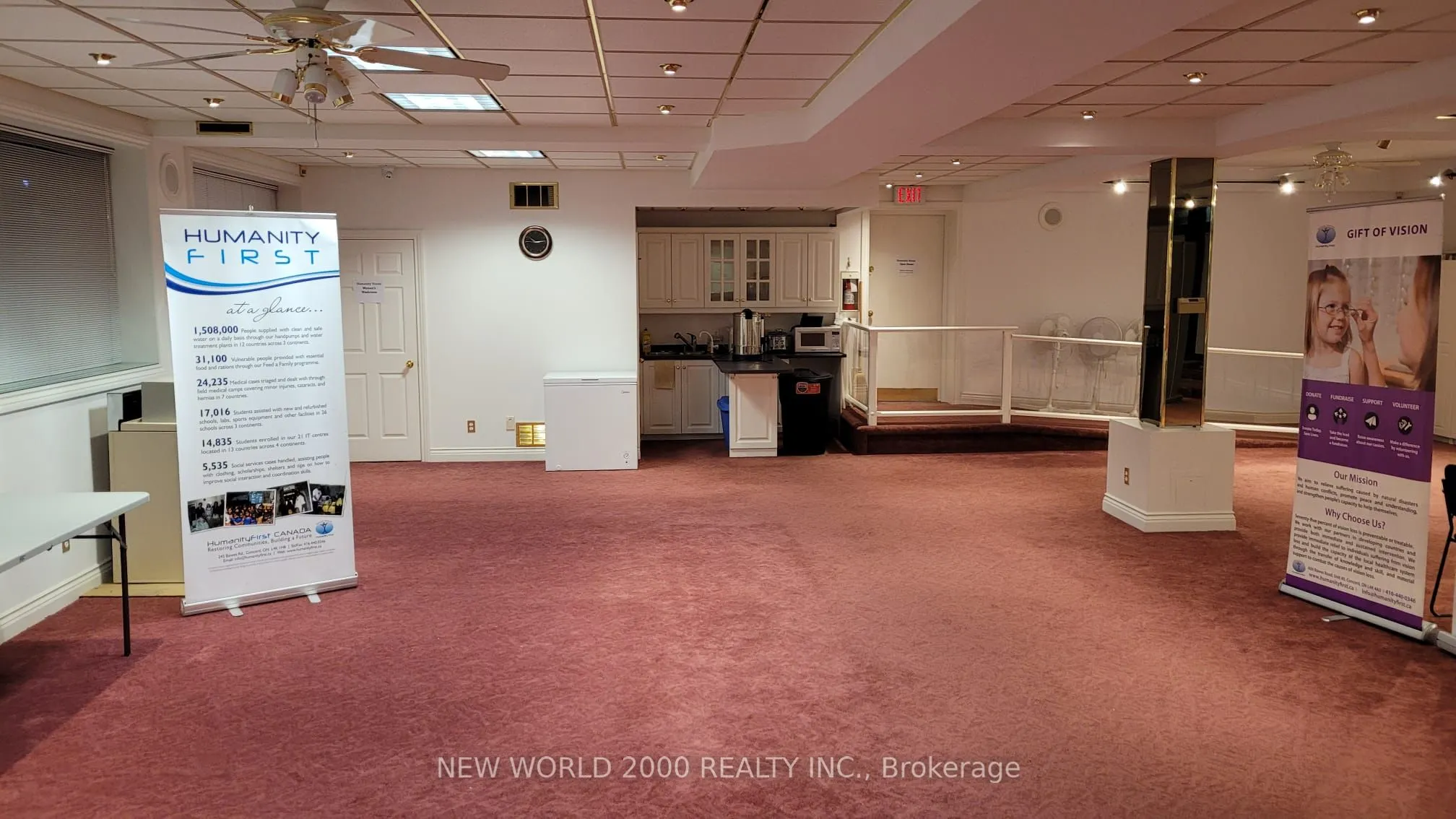154 Ainslie St N Street