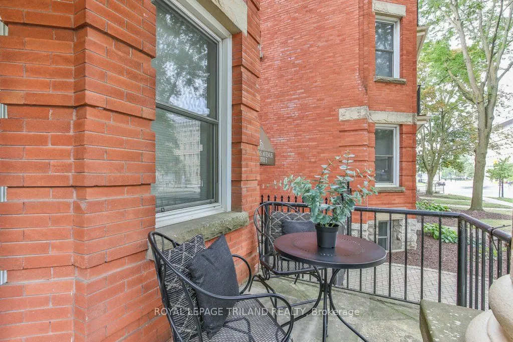 285 QUEENS Avenue, #101