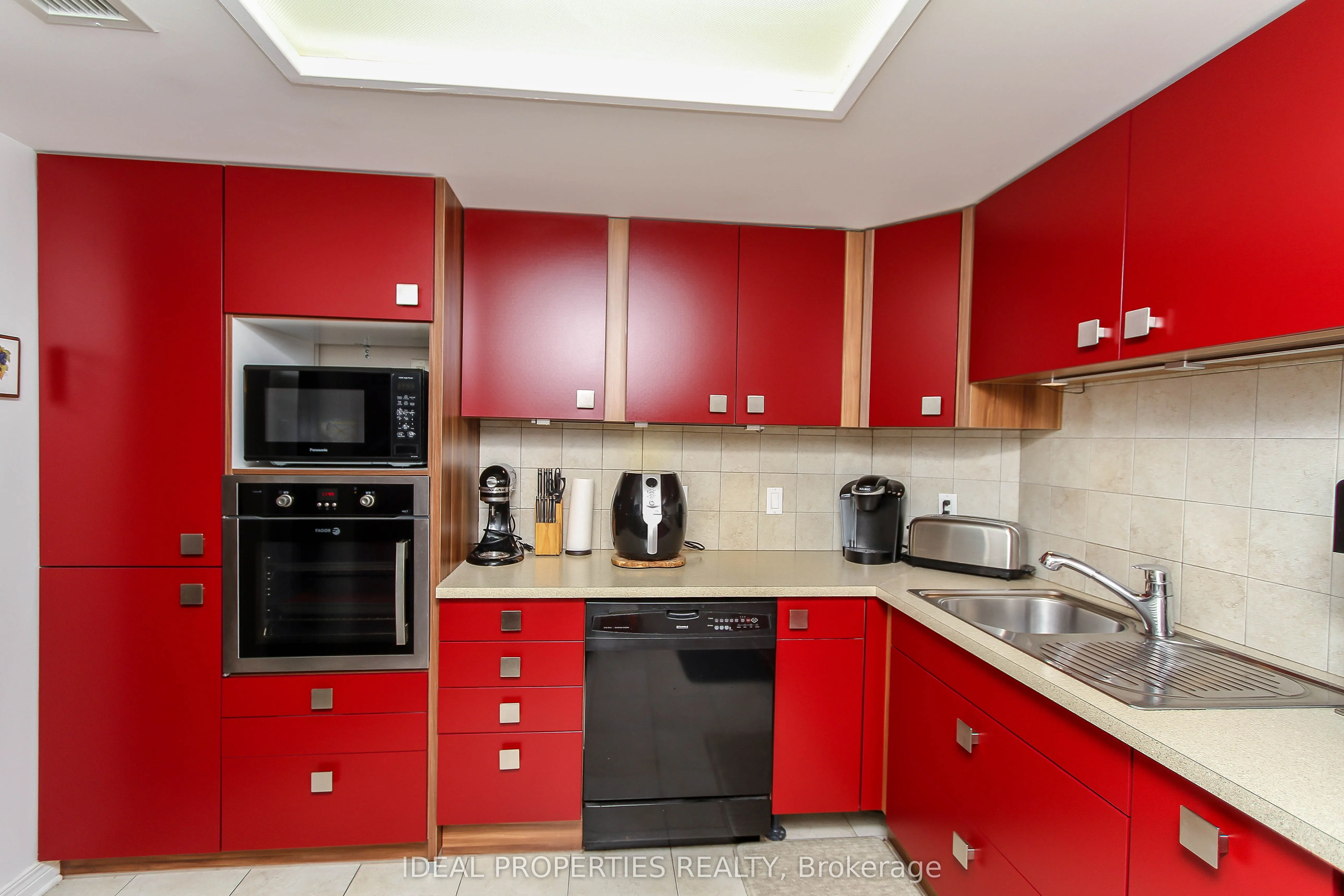 100 Grant Carman Drive N, #809