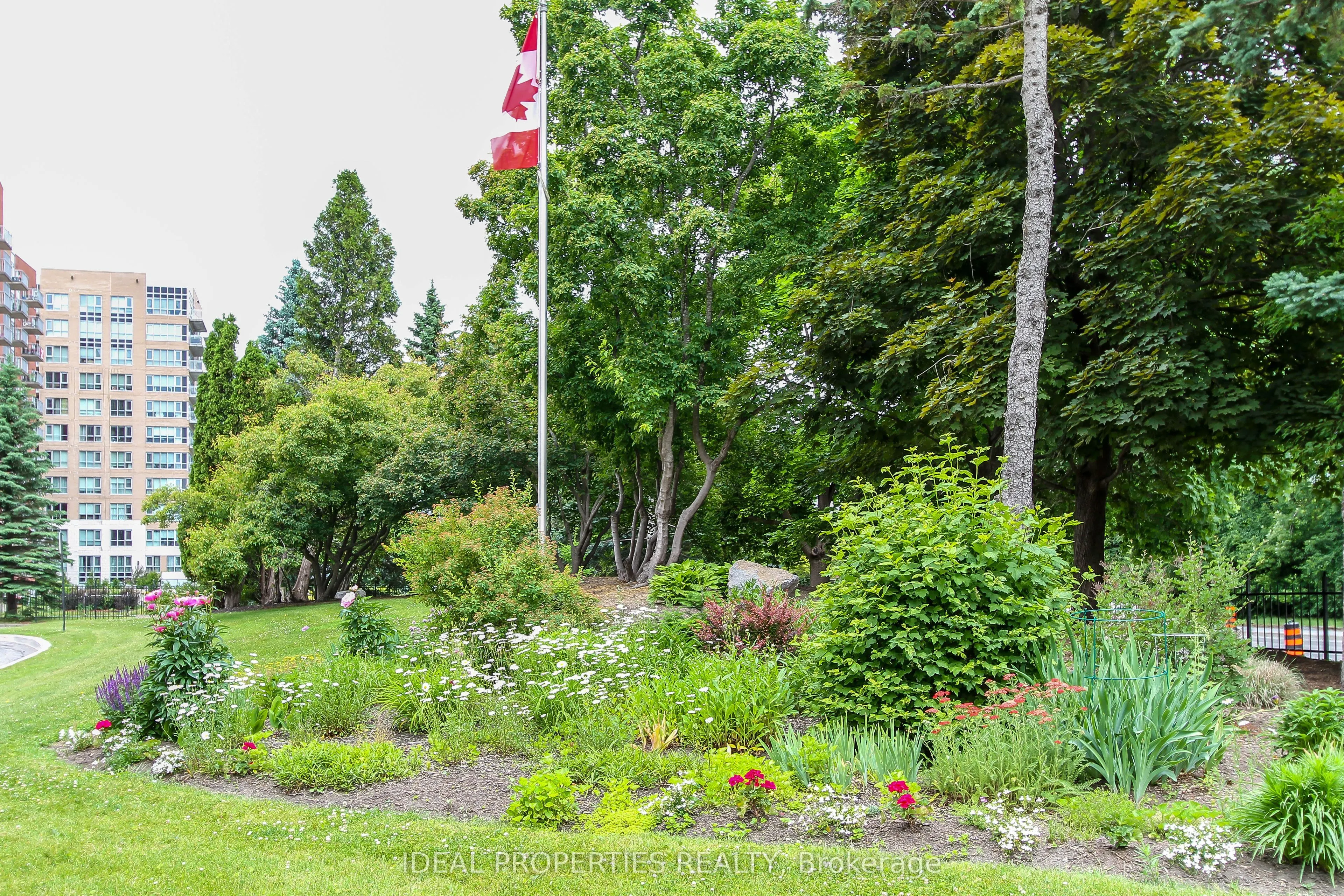 100 Grant Carman Drive N, #809
