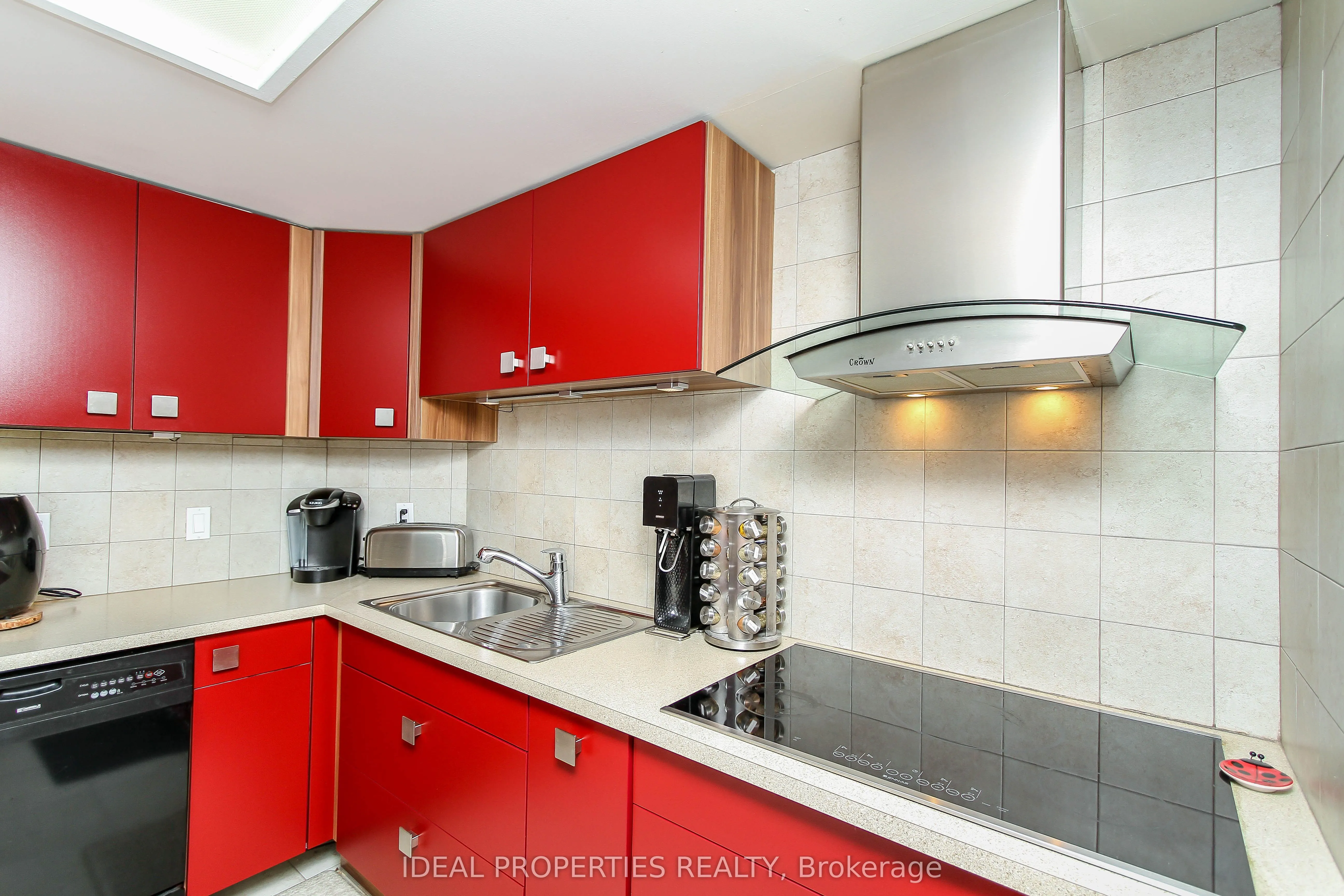 100 Grant Carman Drive N, #809