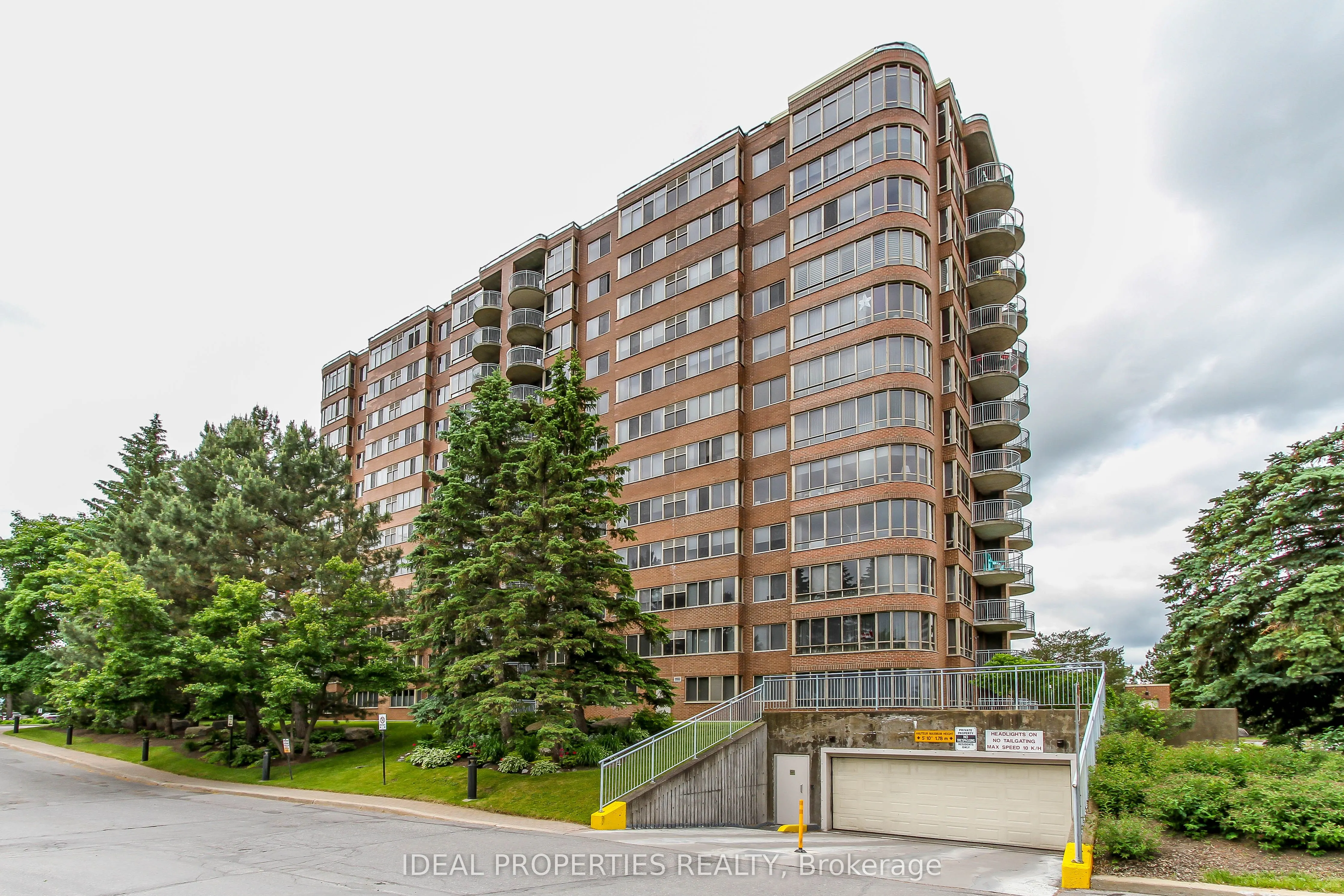 100 Grant Carman Drive N, #809