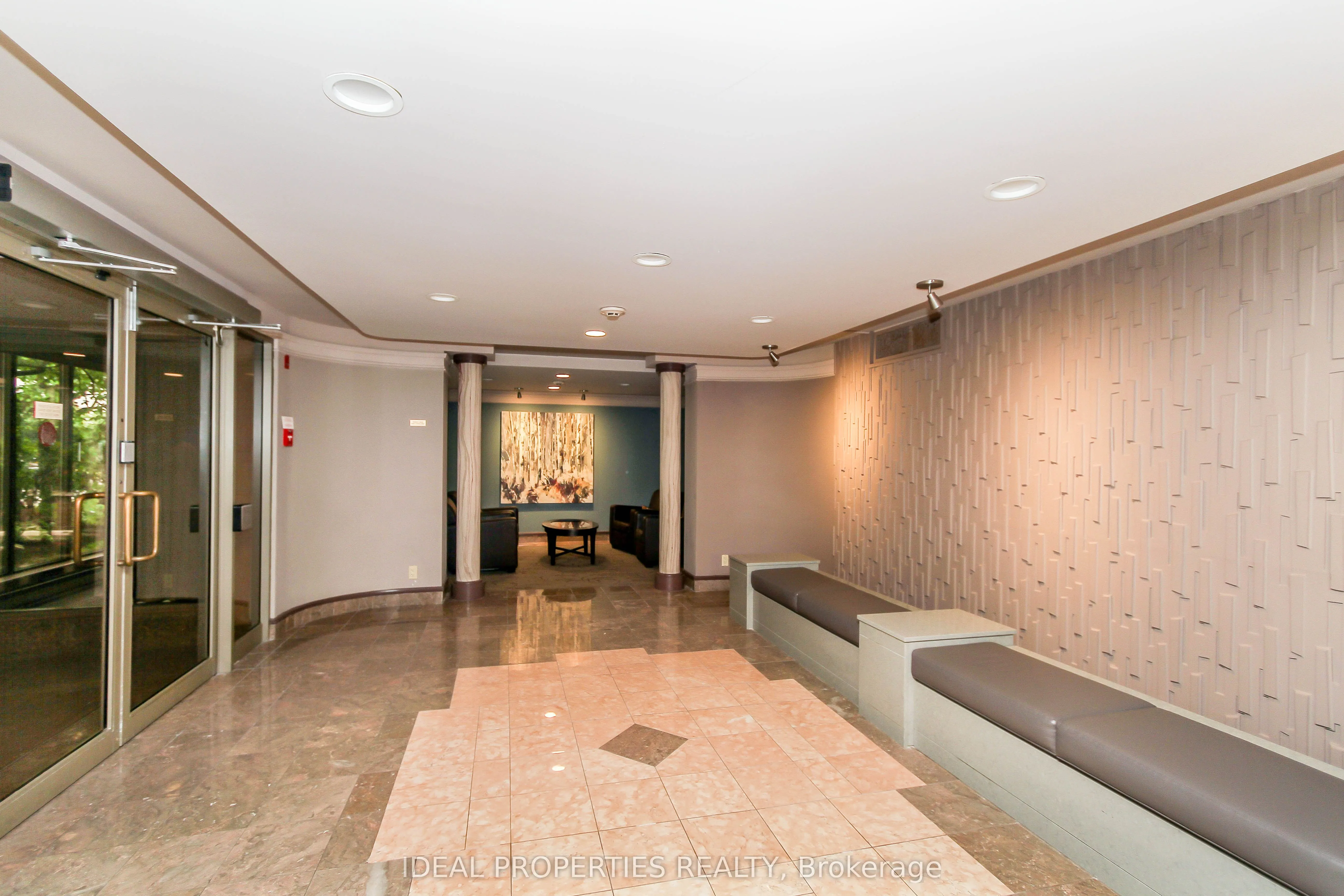 100 Grant Carman Drive N, #809