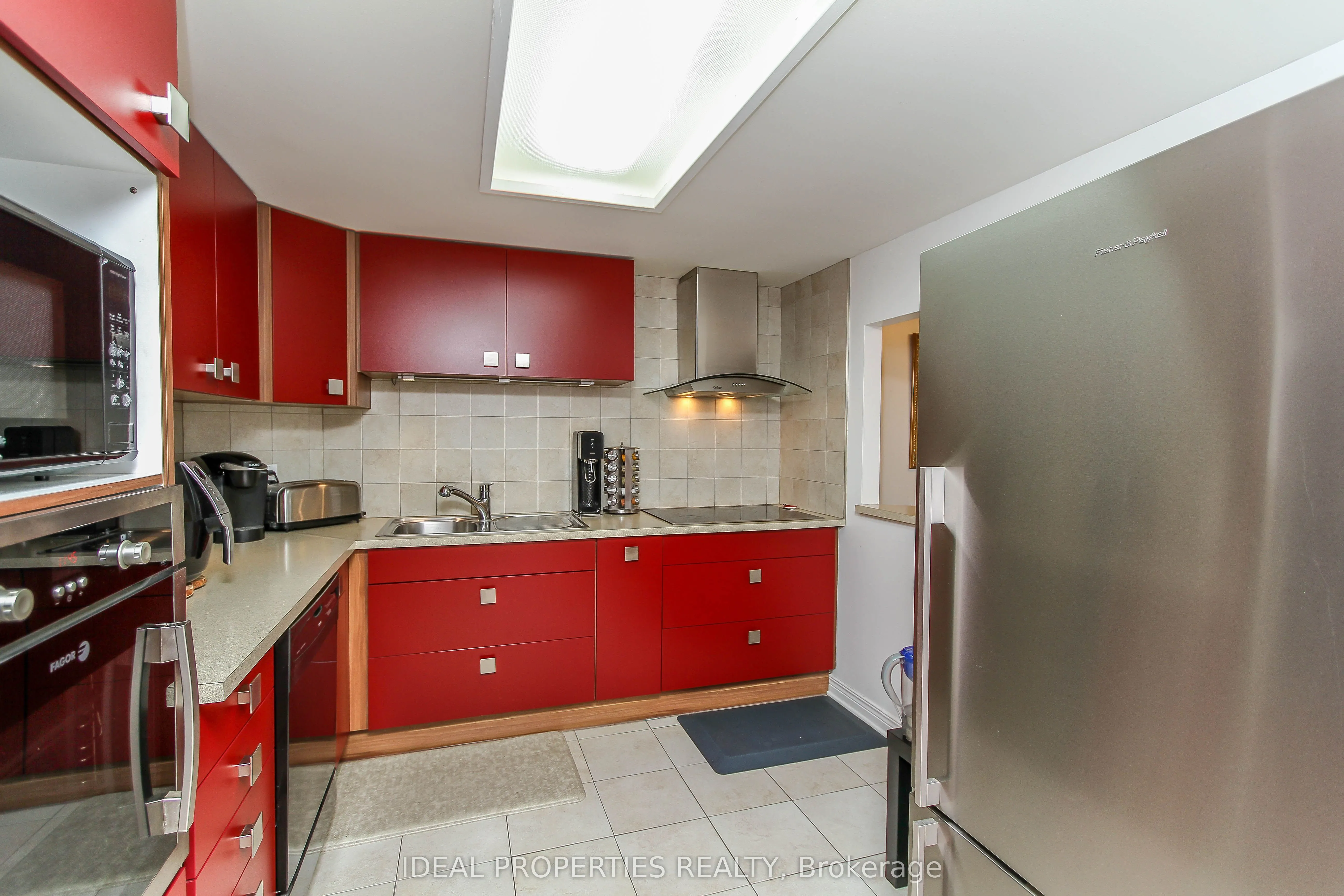 100 Grant Carman Drive N, #809