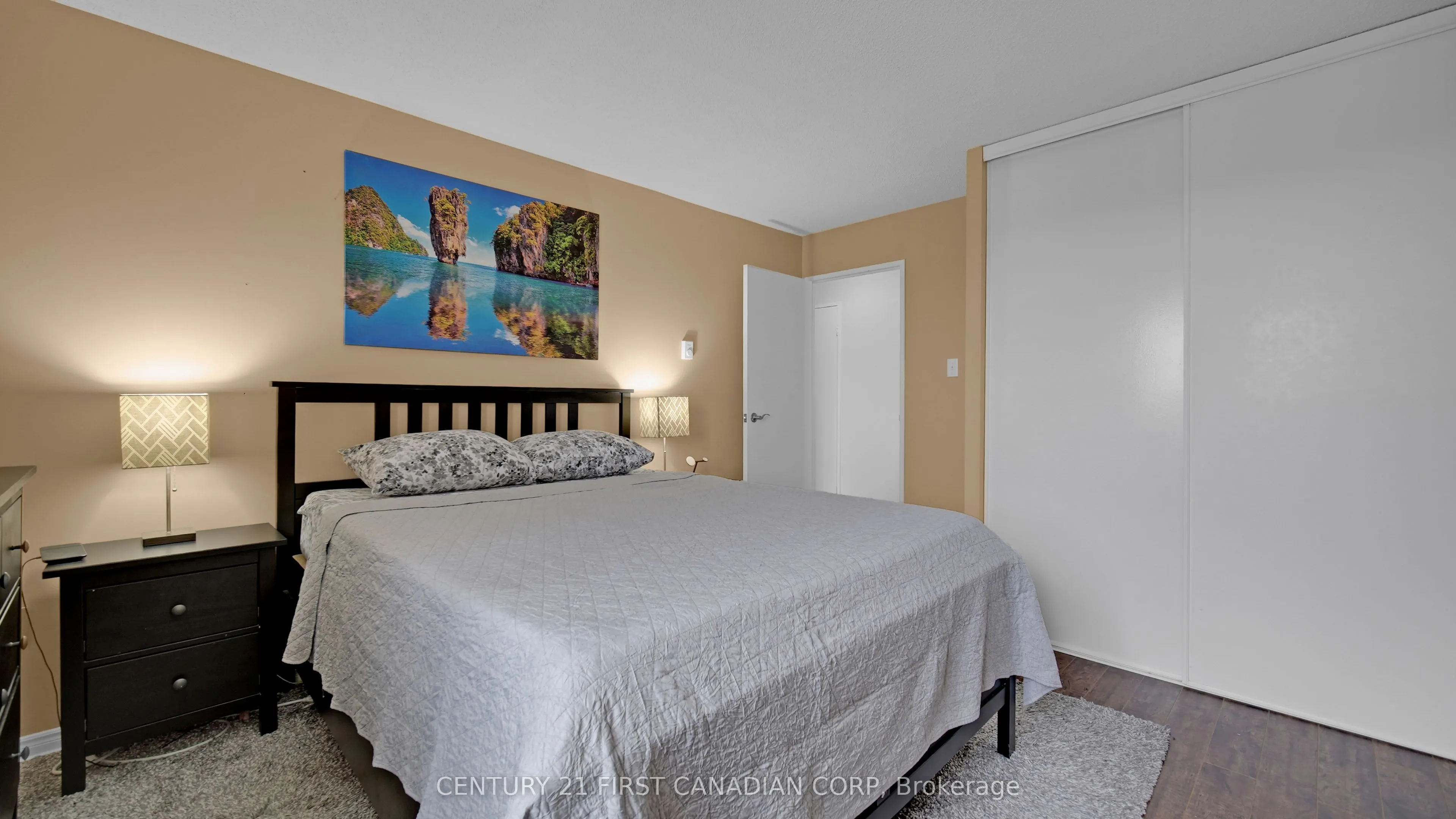 1600 Adelaide Street, #811