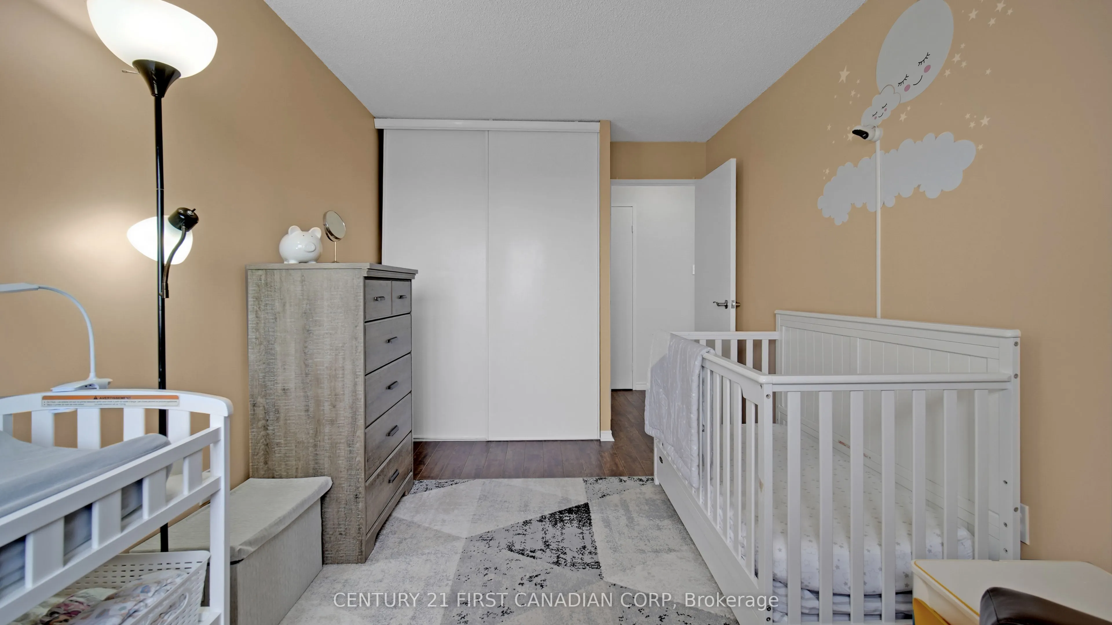 1600 Adelaide Street, #811
