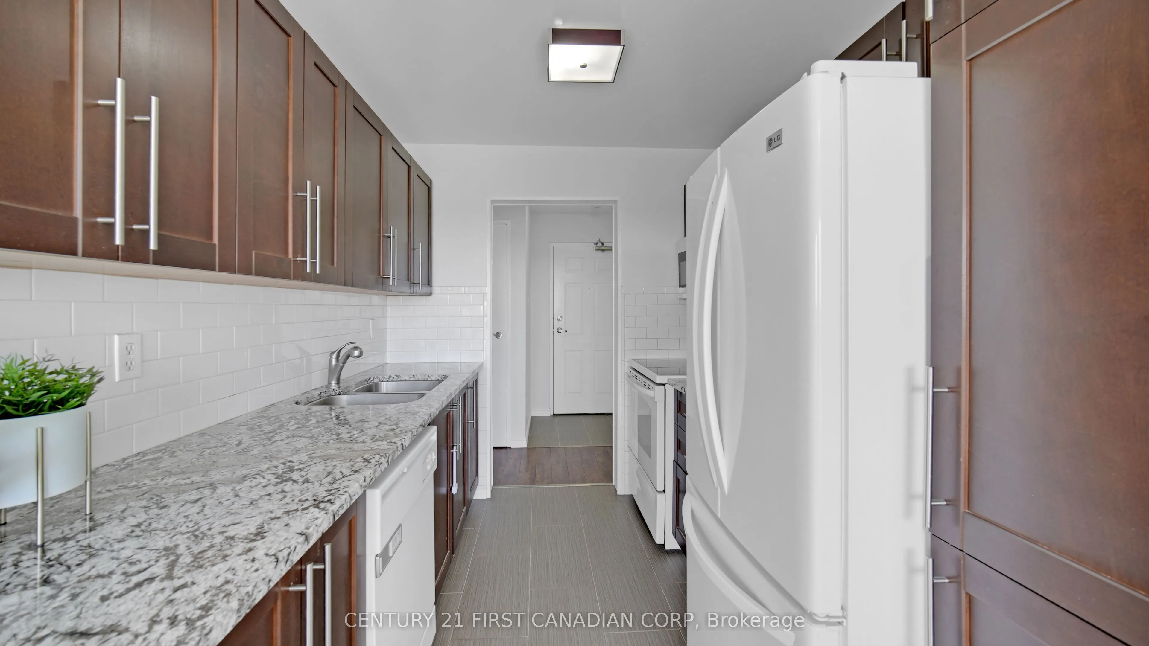 1600 Adelaide Street, #811