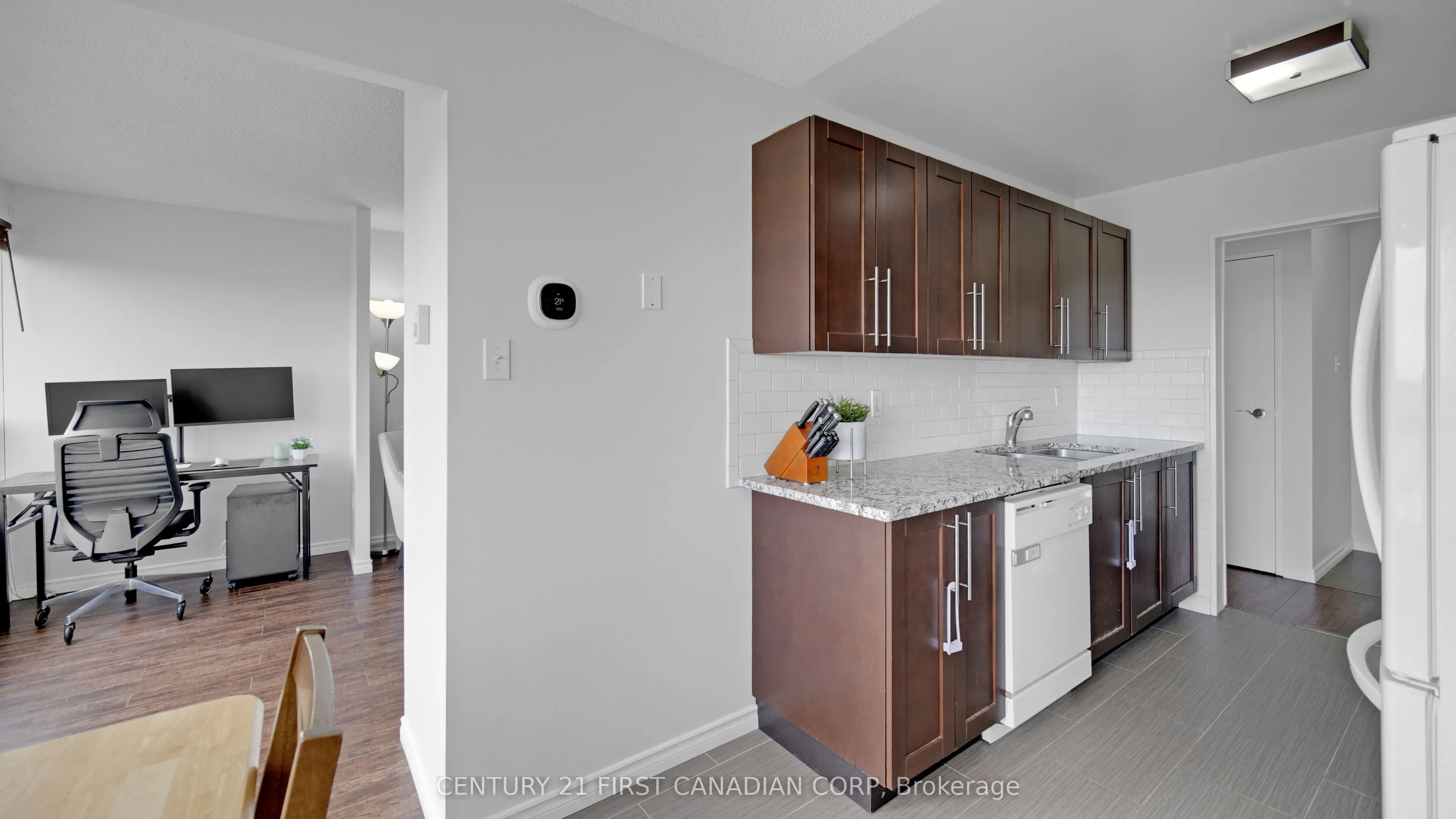 1600 Adelaide Street, #811