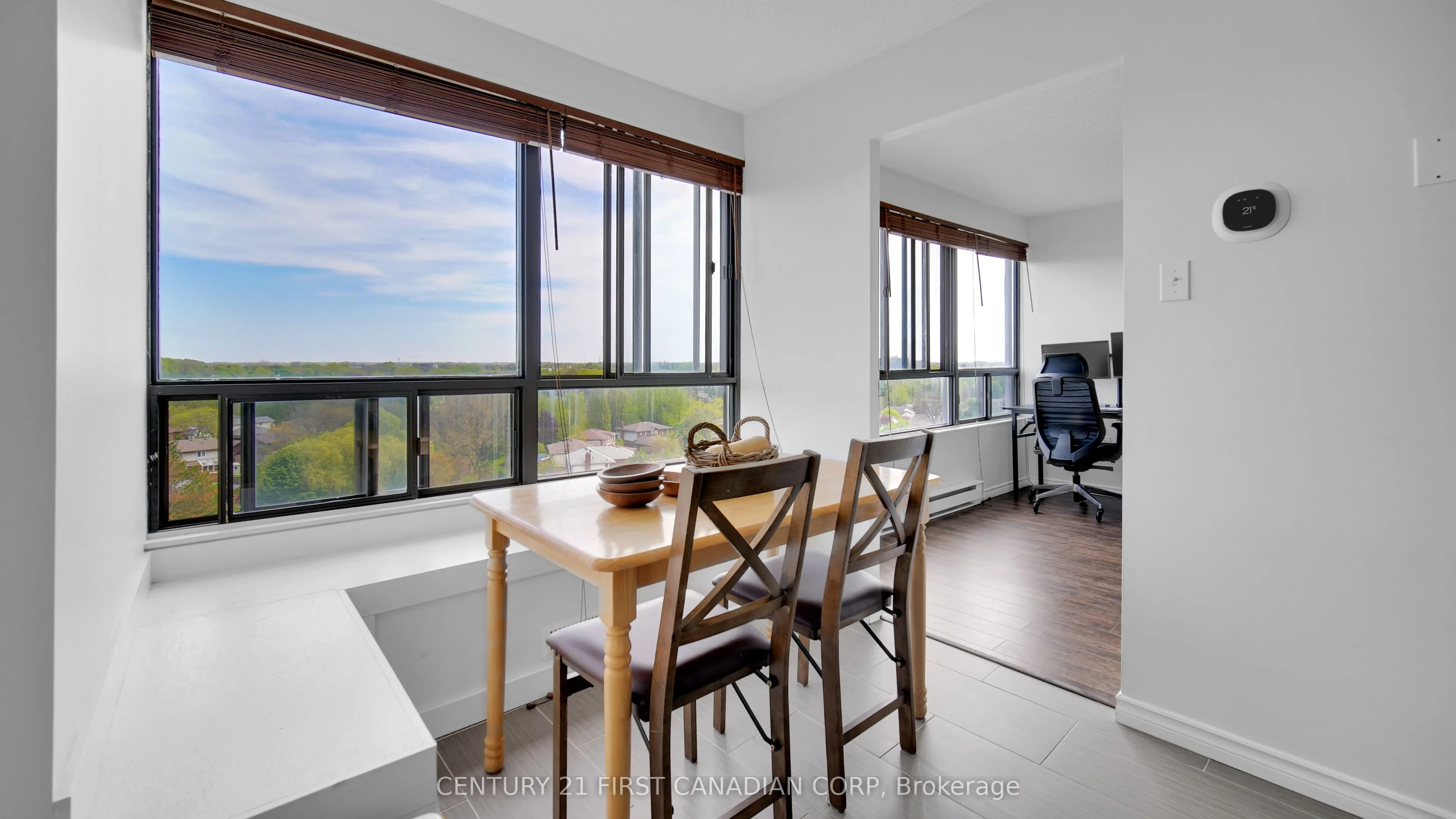 1600 Adelaide Street, #811