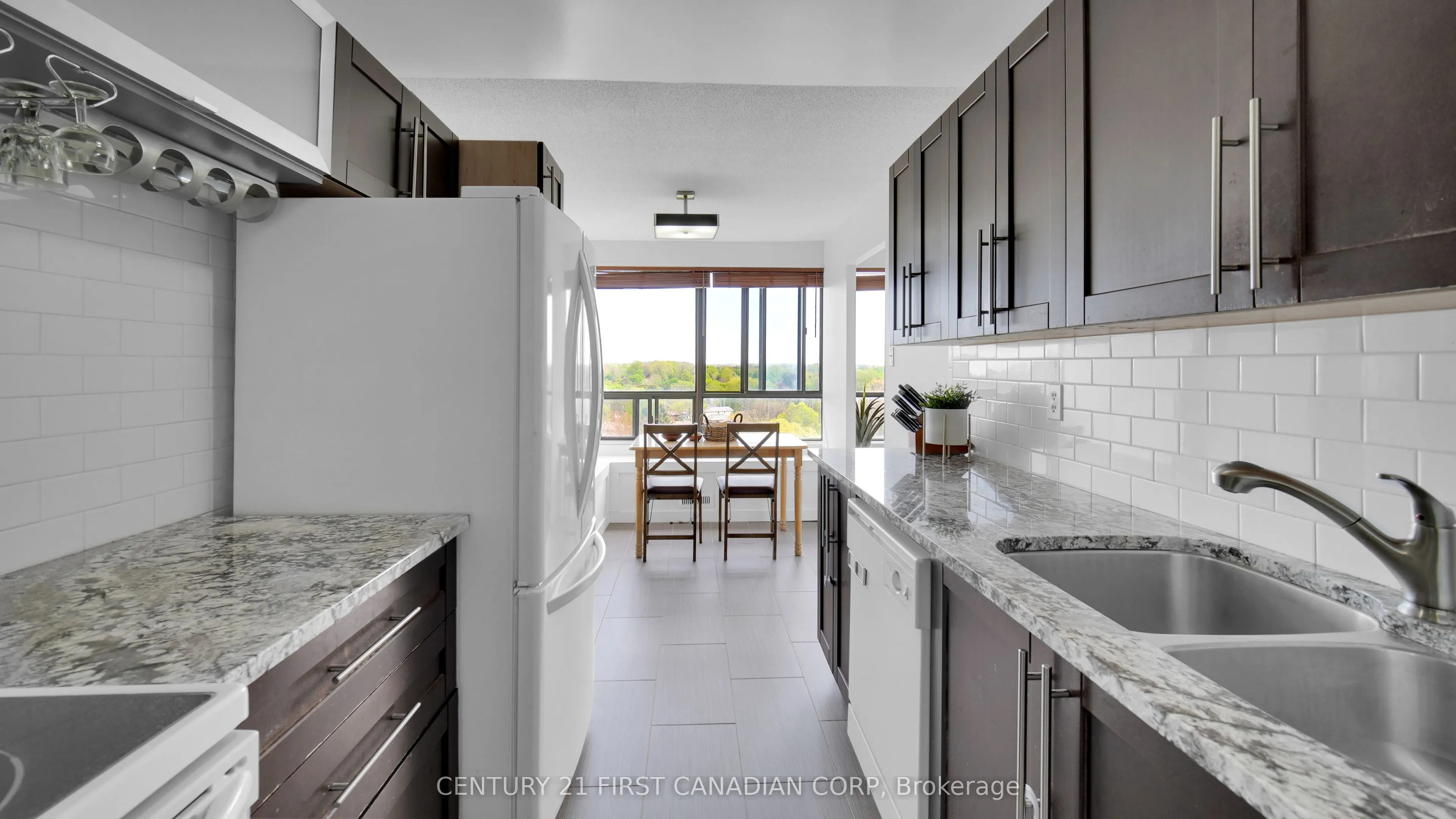 1600 Adelaide Street, #811