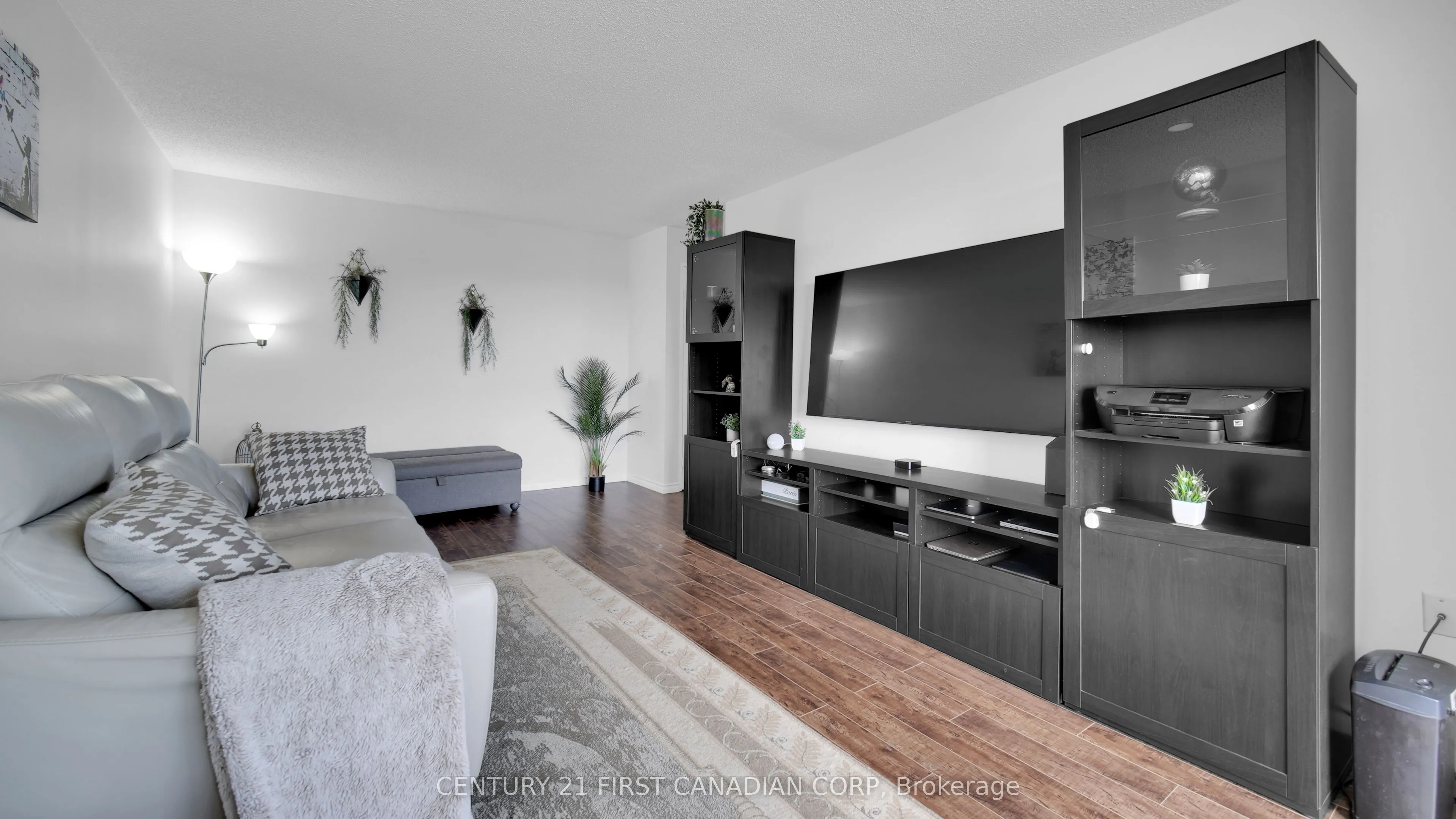 1600 Adelaide Street, #811