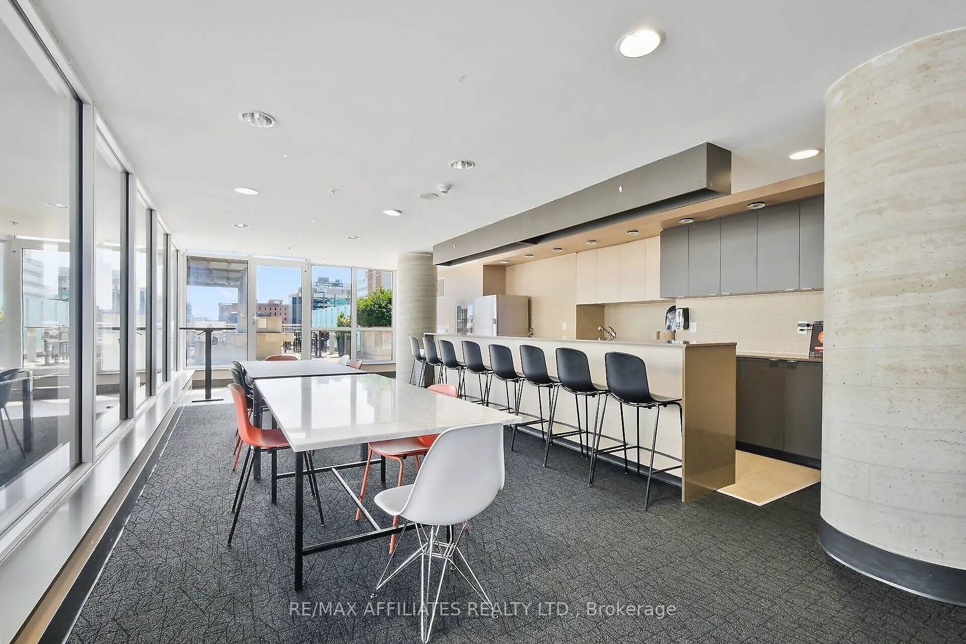 324 Laurier Avenue W, #1201