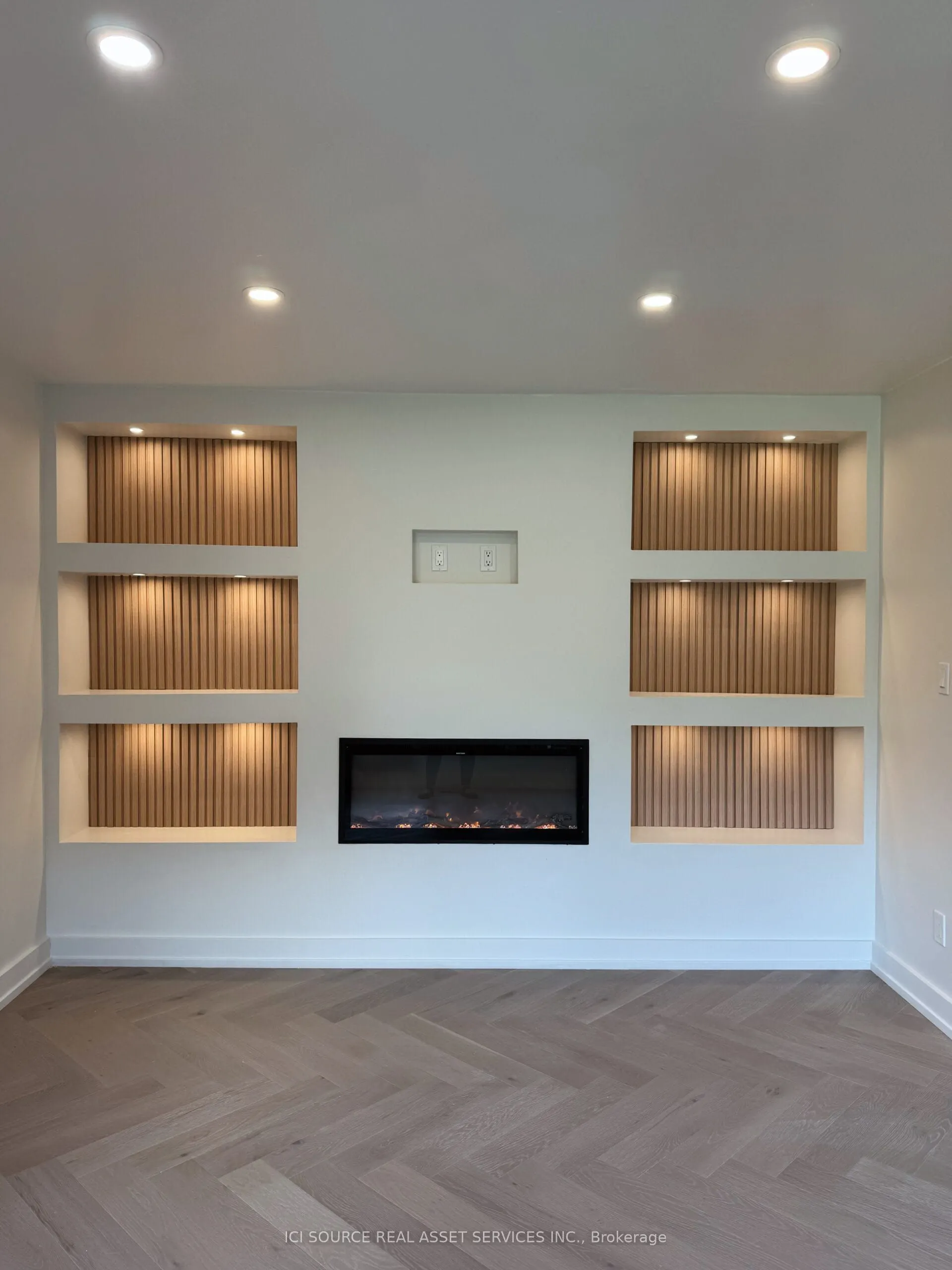 914 Mohawk Road E, #10