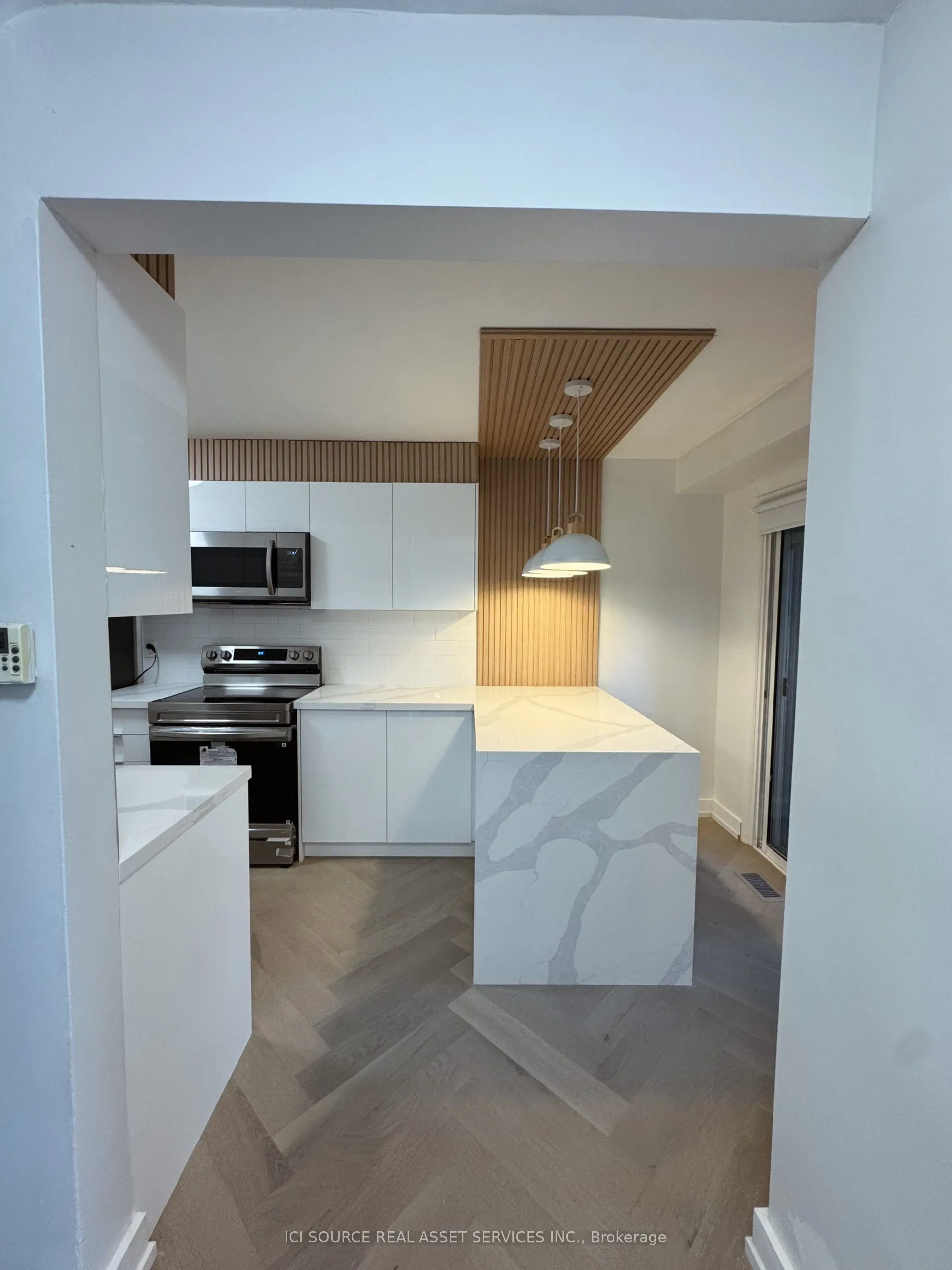 914 Mohawk Road E, #10