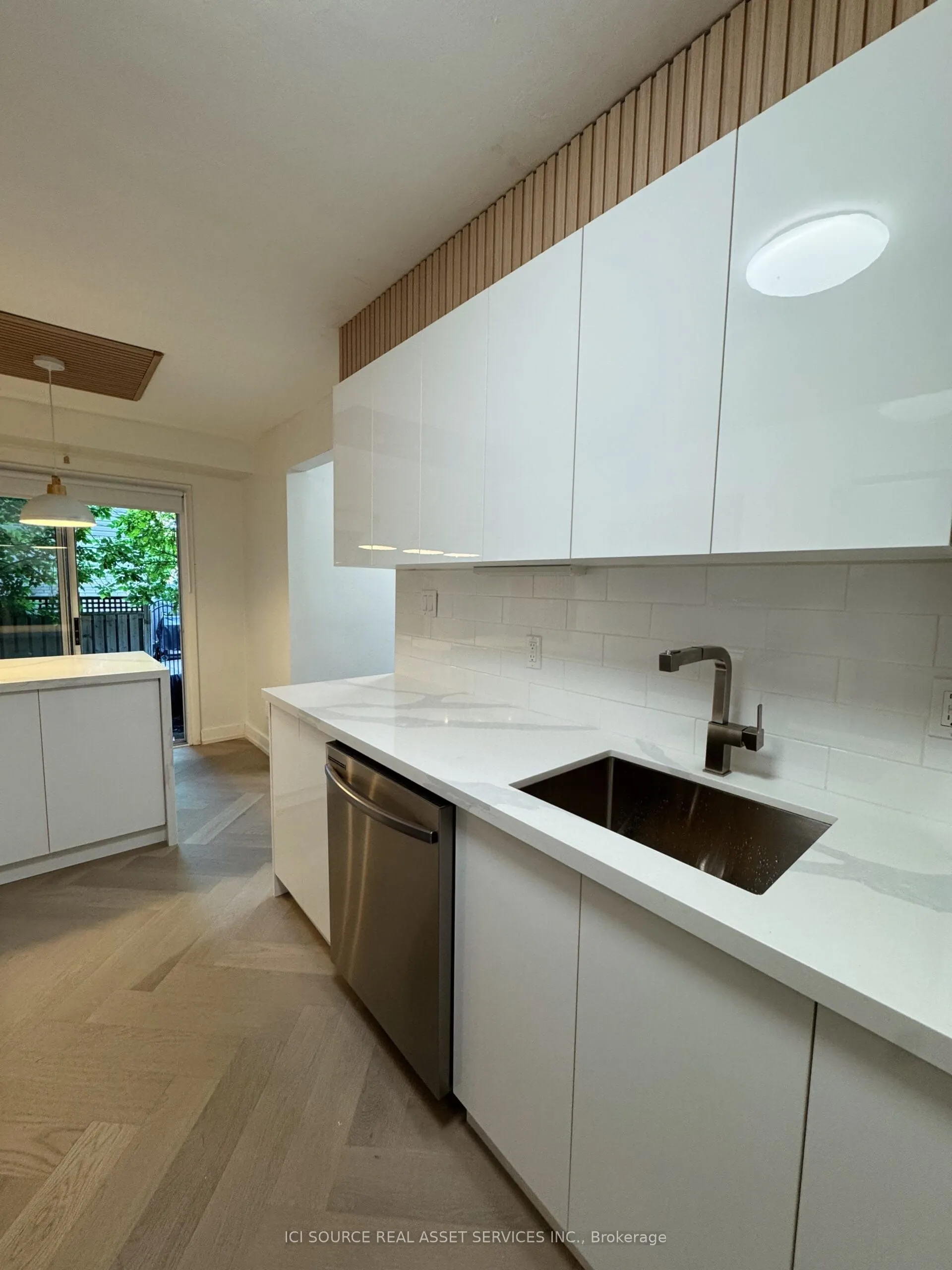 914 Mohawk Road E, #10