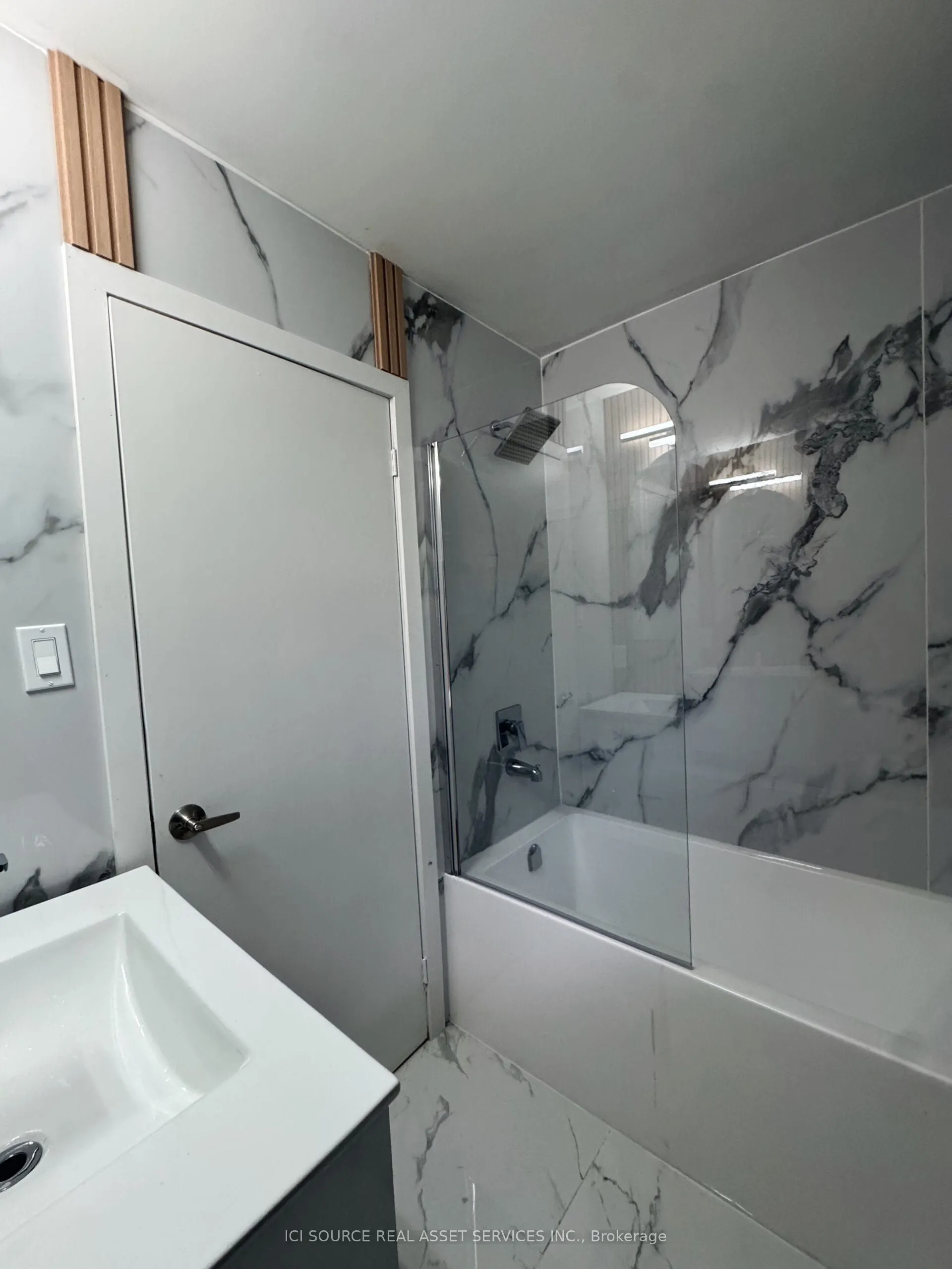 914 Mohawk Road E, #10