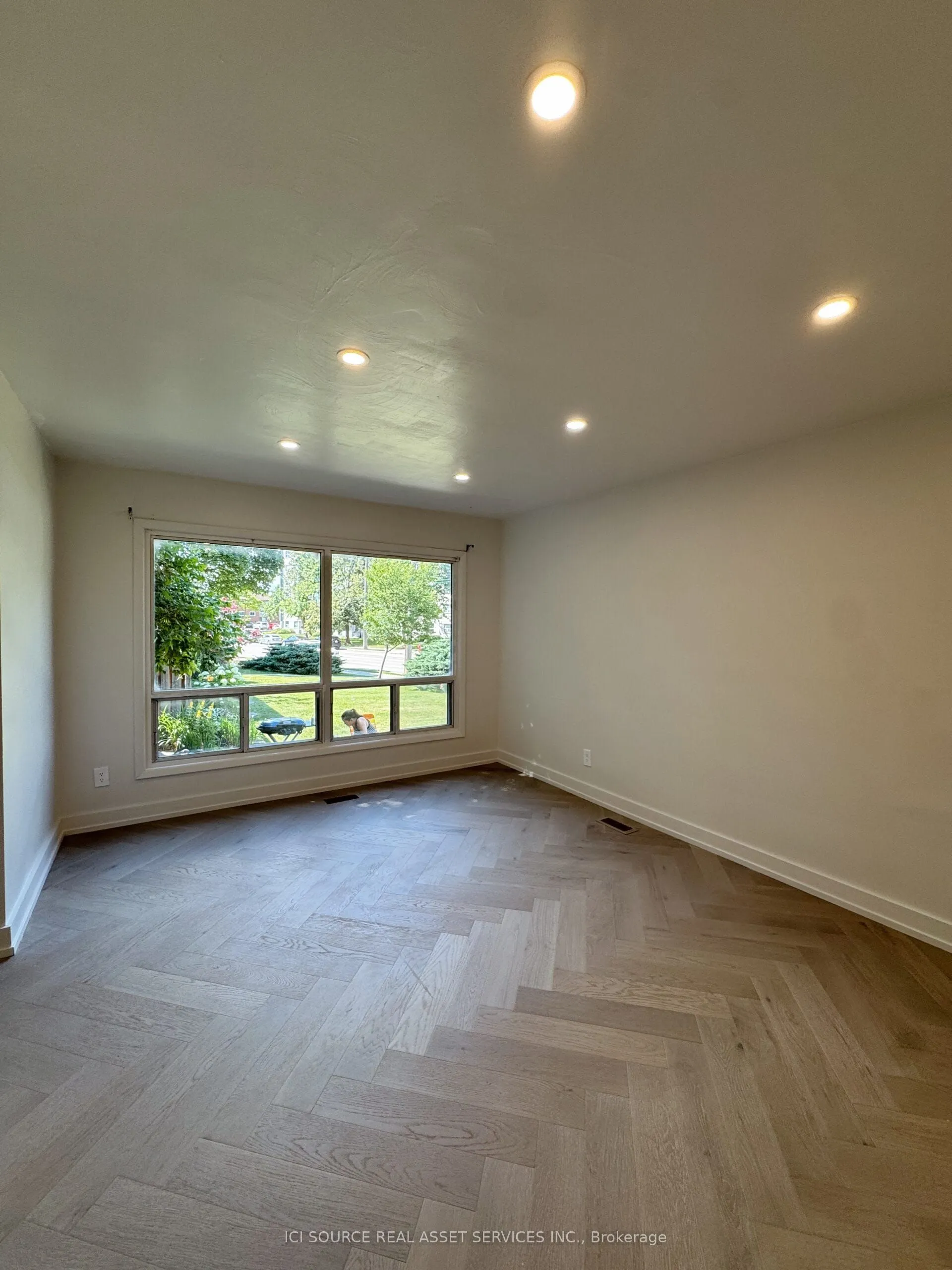 914 Mohawk Road E, #10