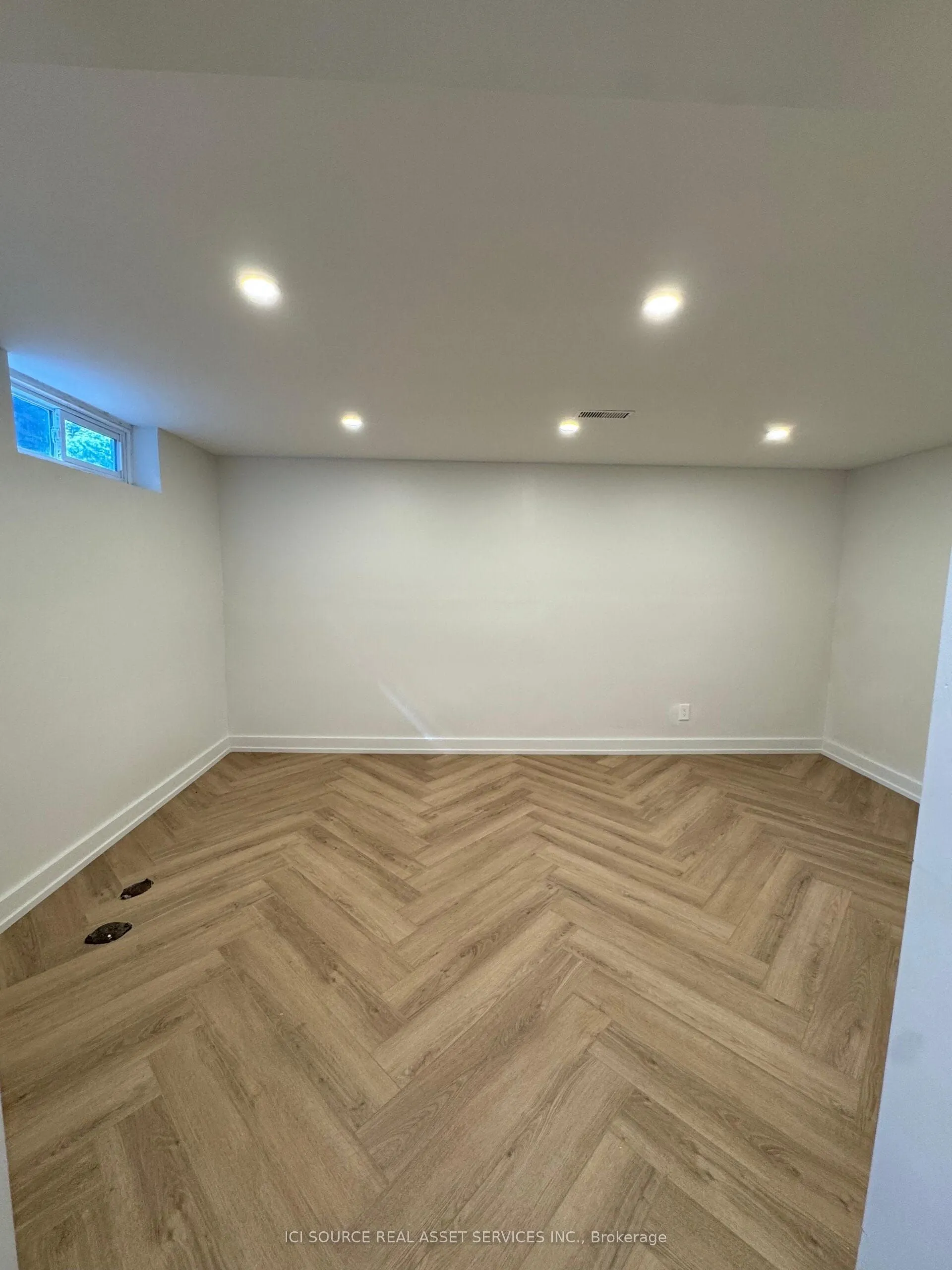 914 Mohawk Road E, #10