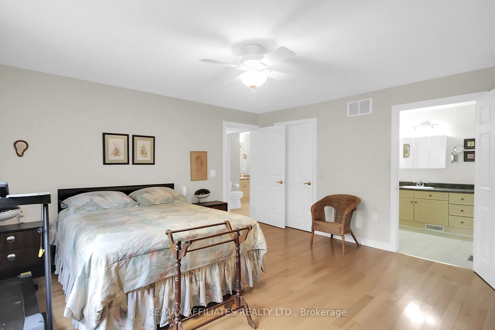 2032 Sun Vista Private
