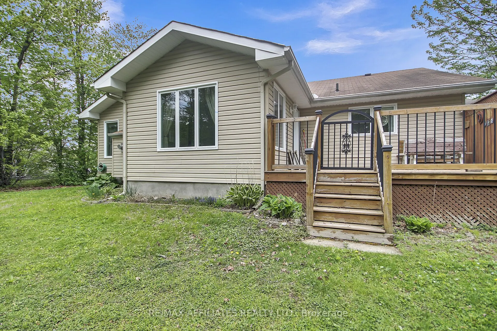 2032 Sun Vista Private