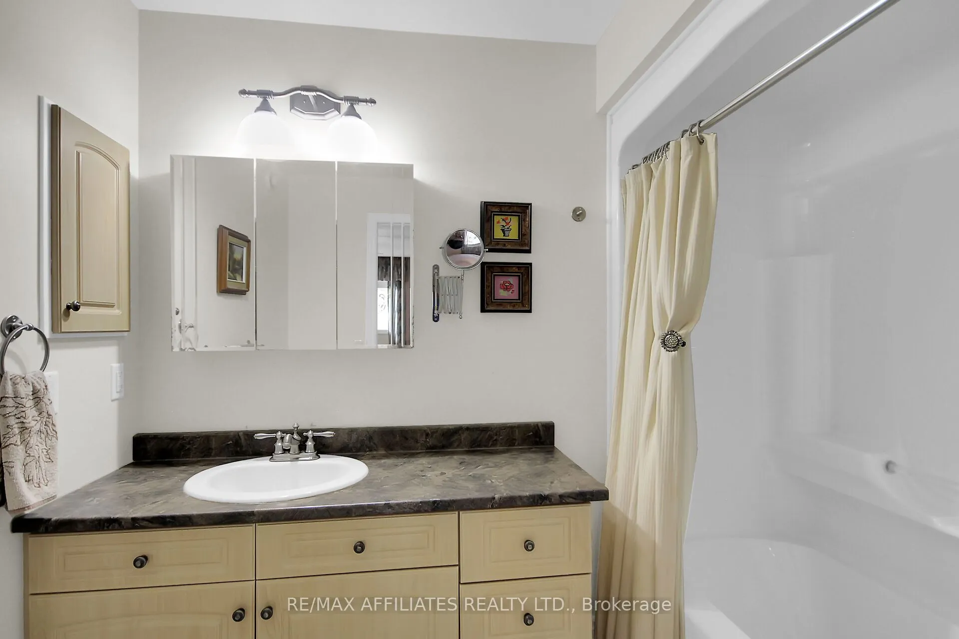2032 Sun Vista Private