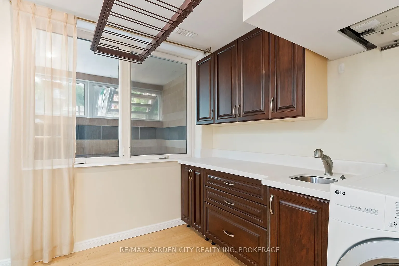 2 Stepney Street