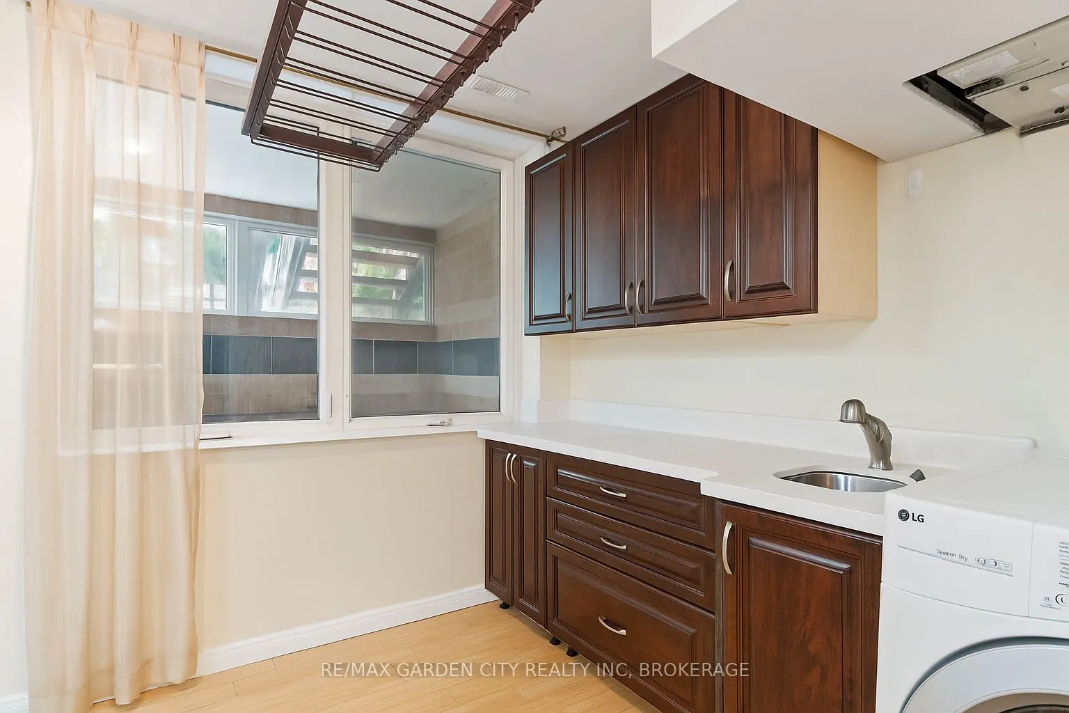 2 Stepney Street