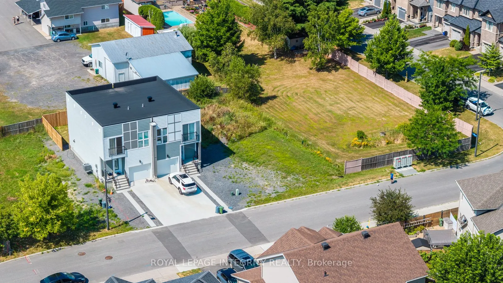 877A CONTOUR Street