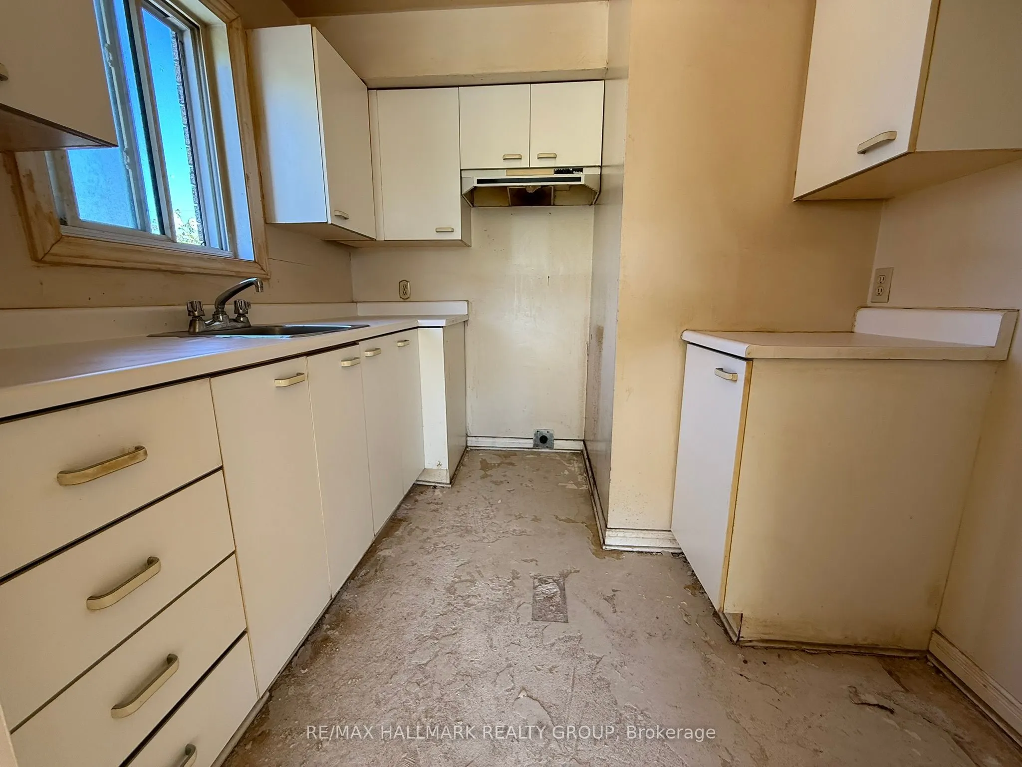 1490 Heron Road, #202