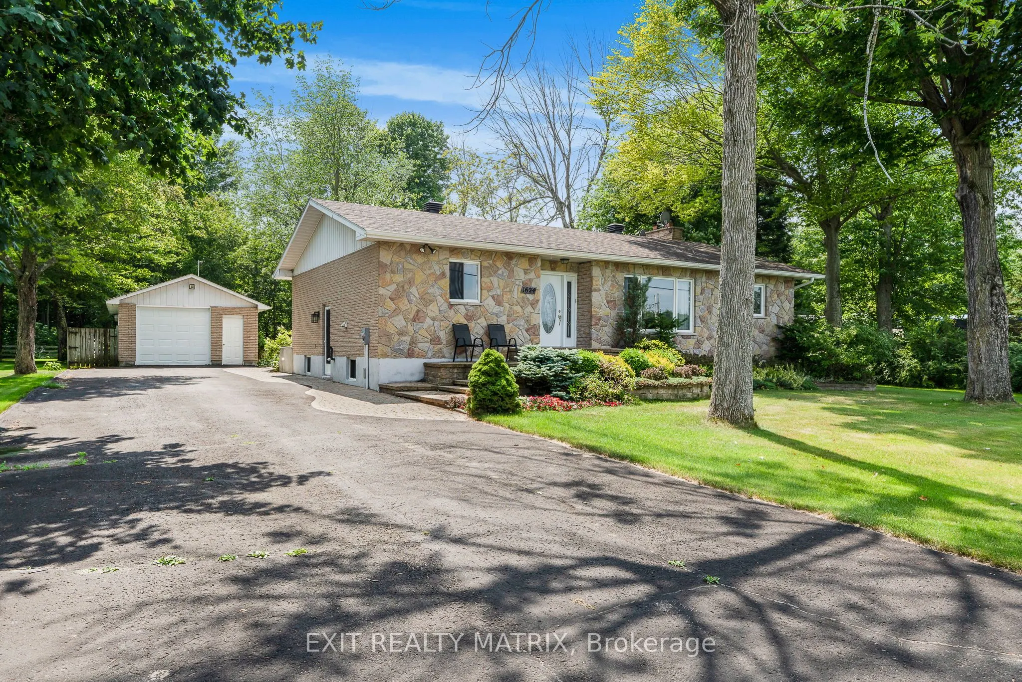 1624 Ste-Anne Road