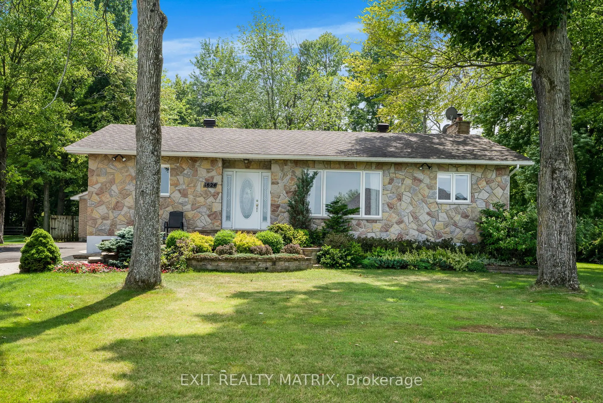 1624 Ste-Anne Road
