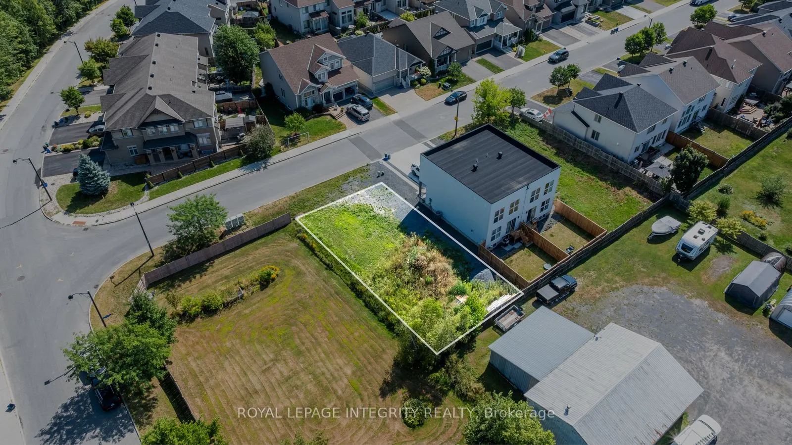 877B CONTOUR Street
