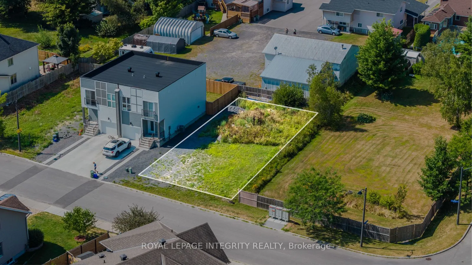 877B CONTOUR Street