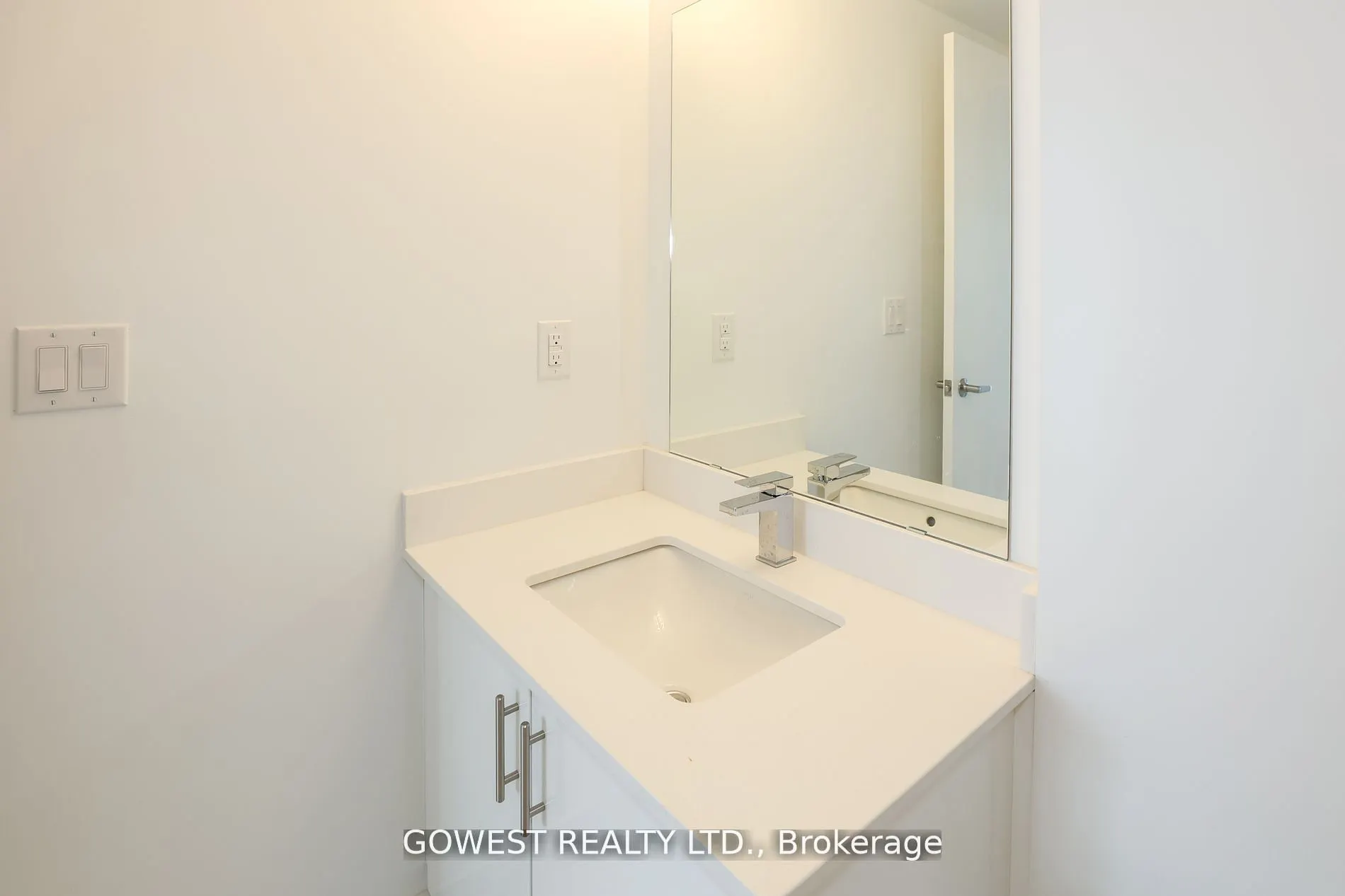 550 North Service Road, #705