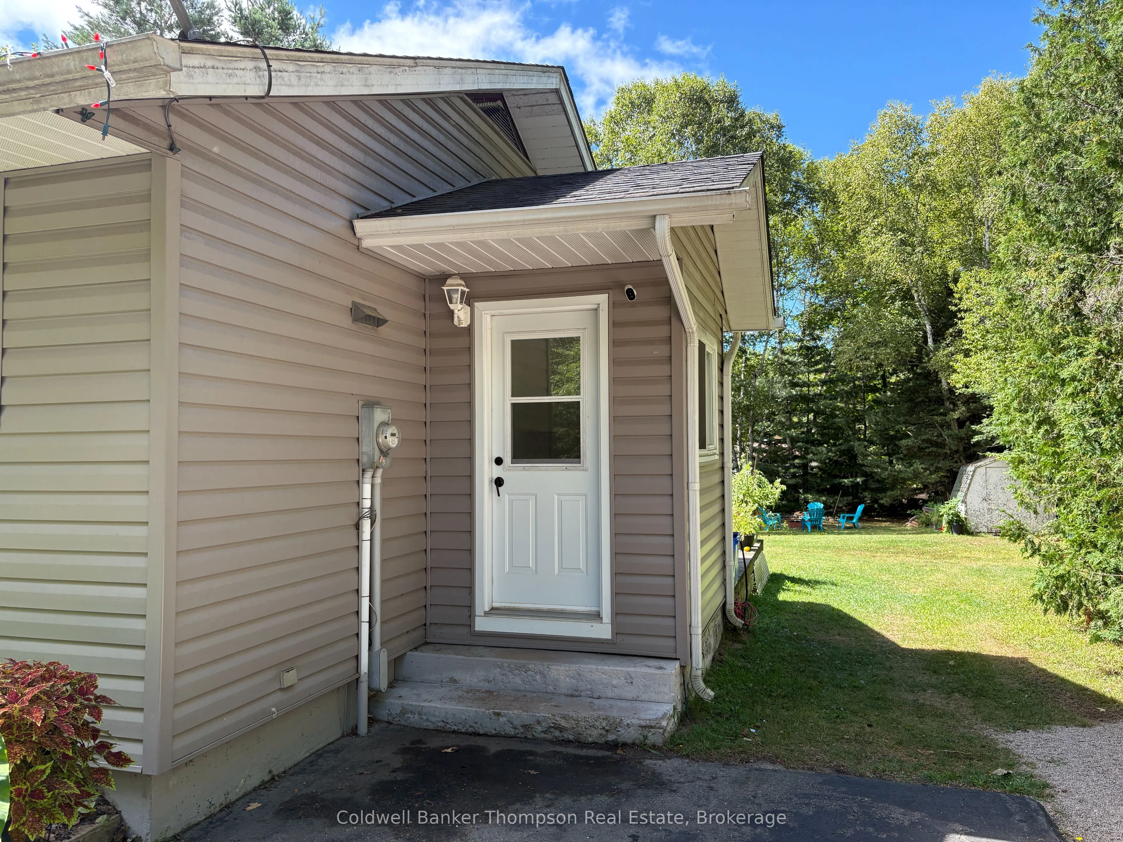 200 Albert Street N