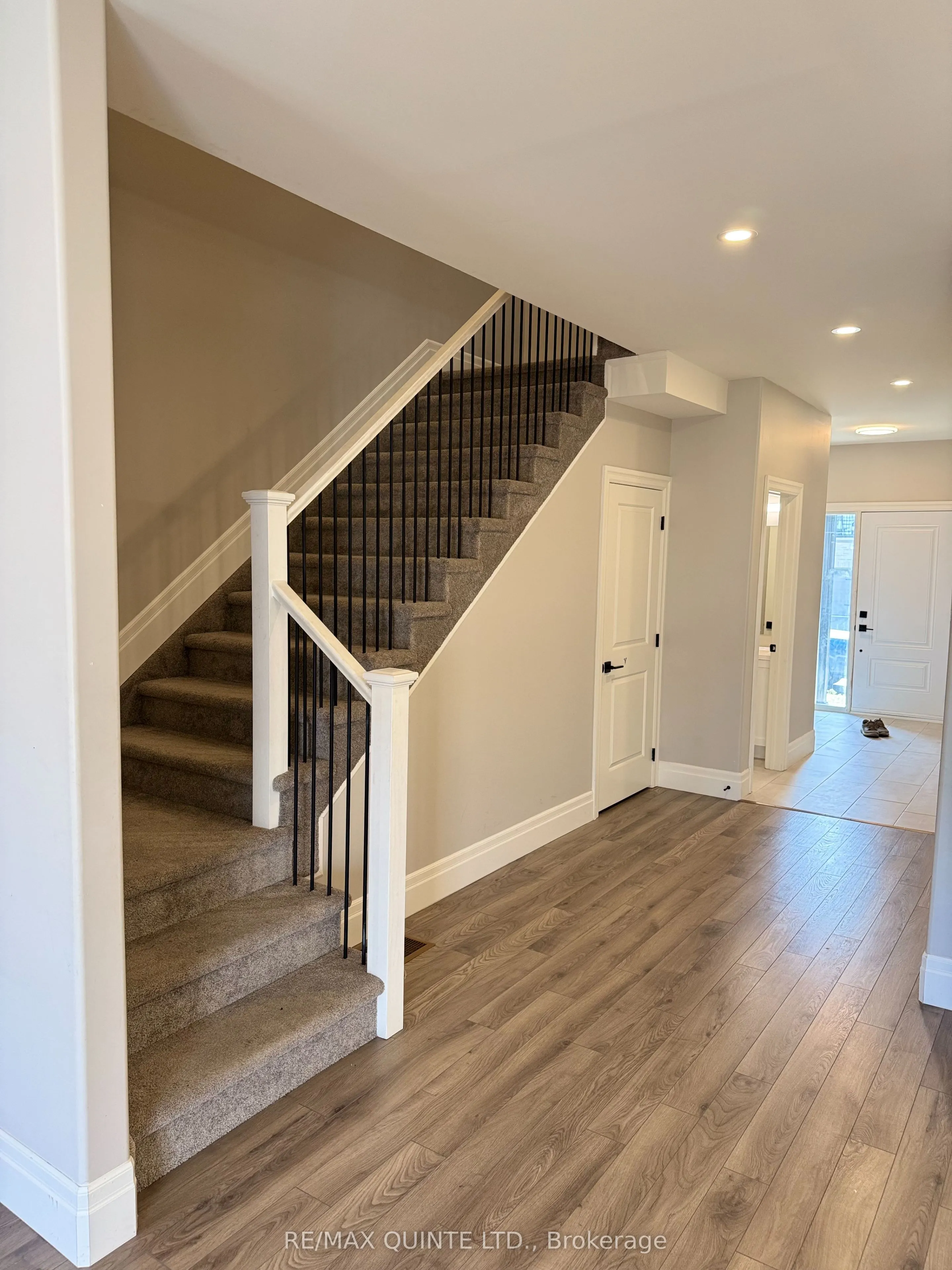 28 MARKLAND Avenue