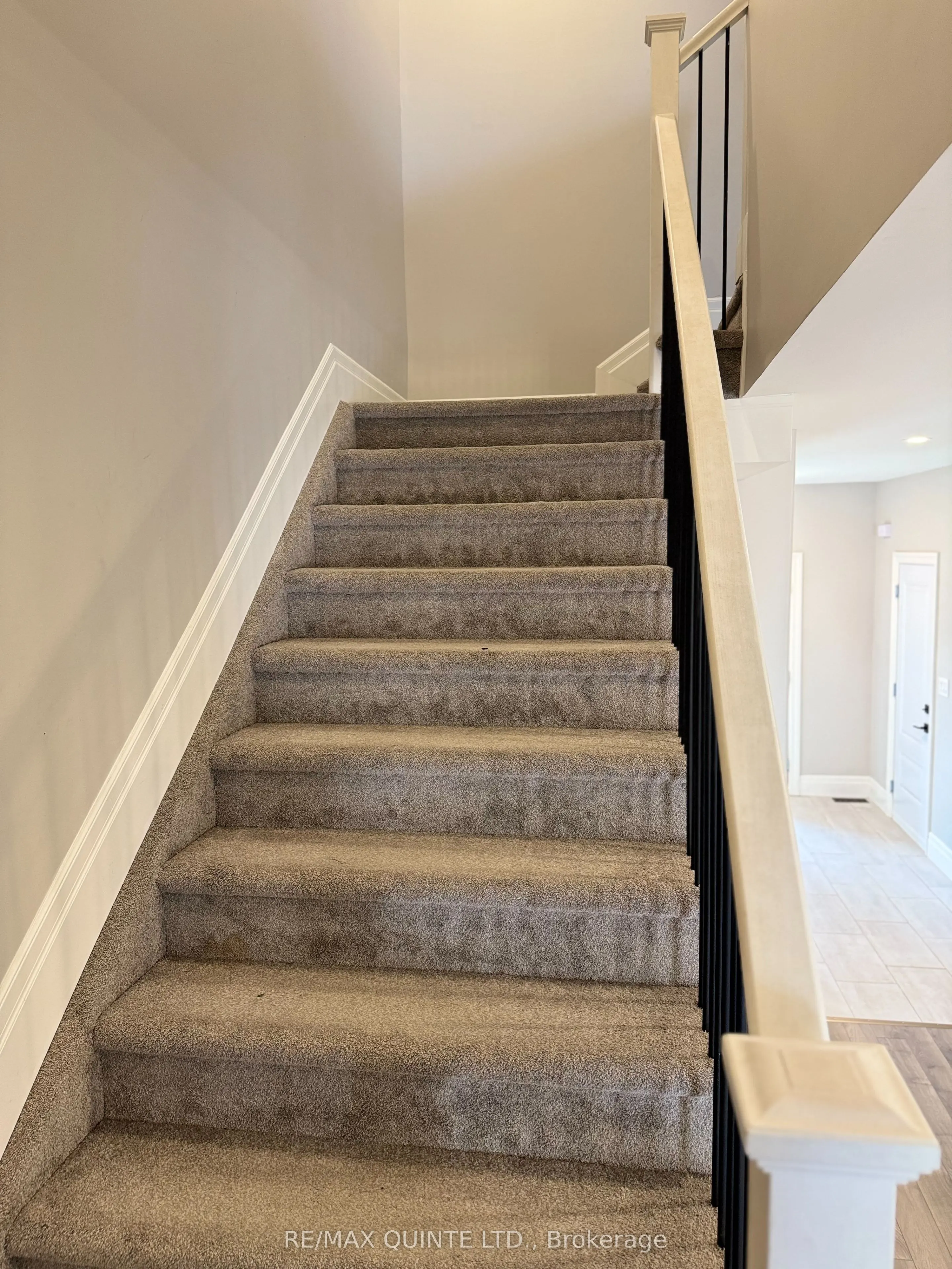 28 MARKLAND Avenue